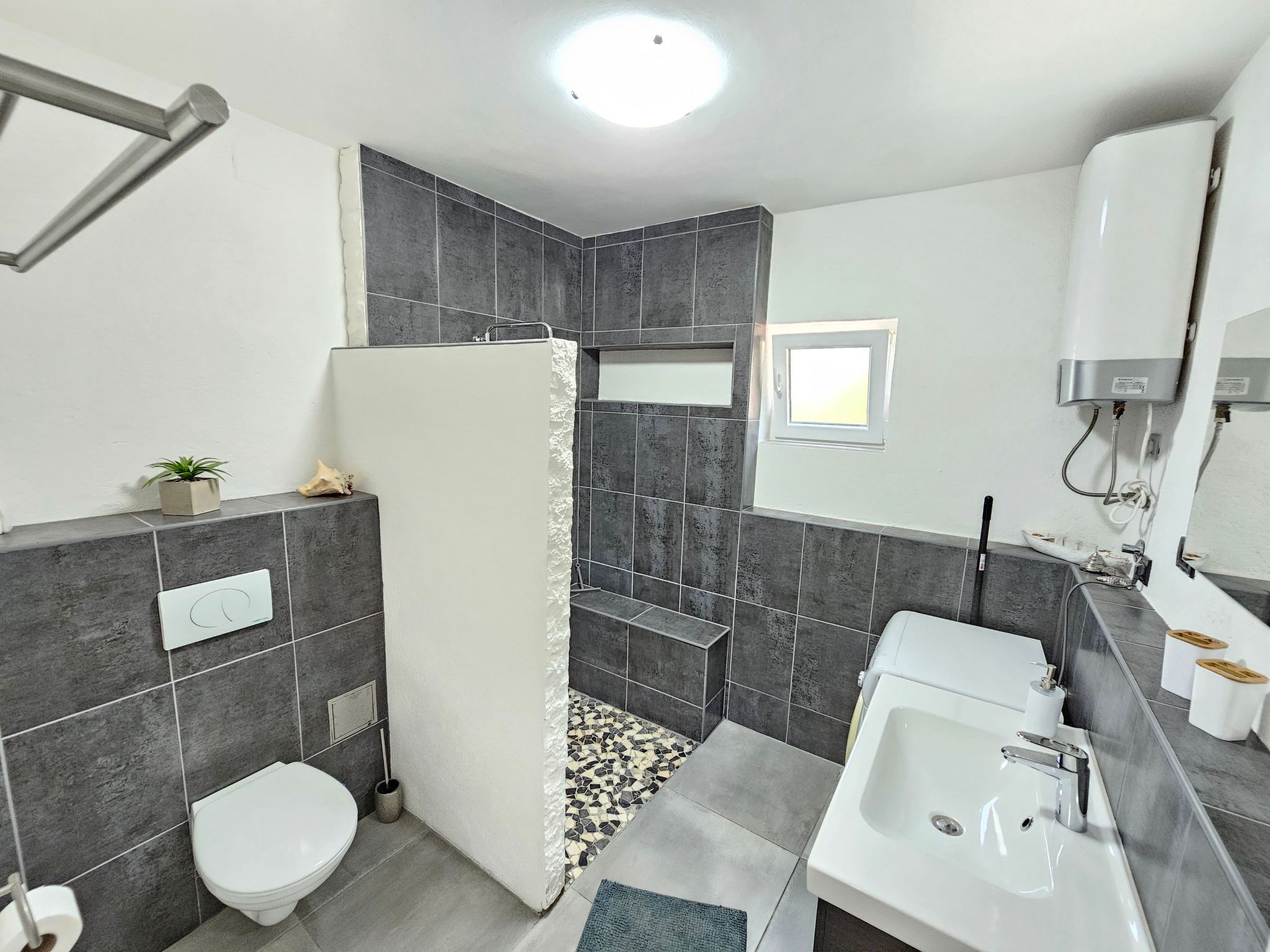 Wohnung für 4 Pers. mit Balkon, tolle Lage-Binnen