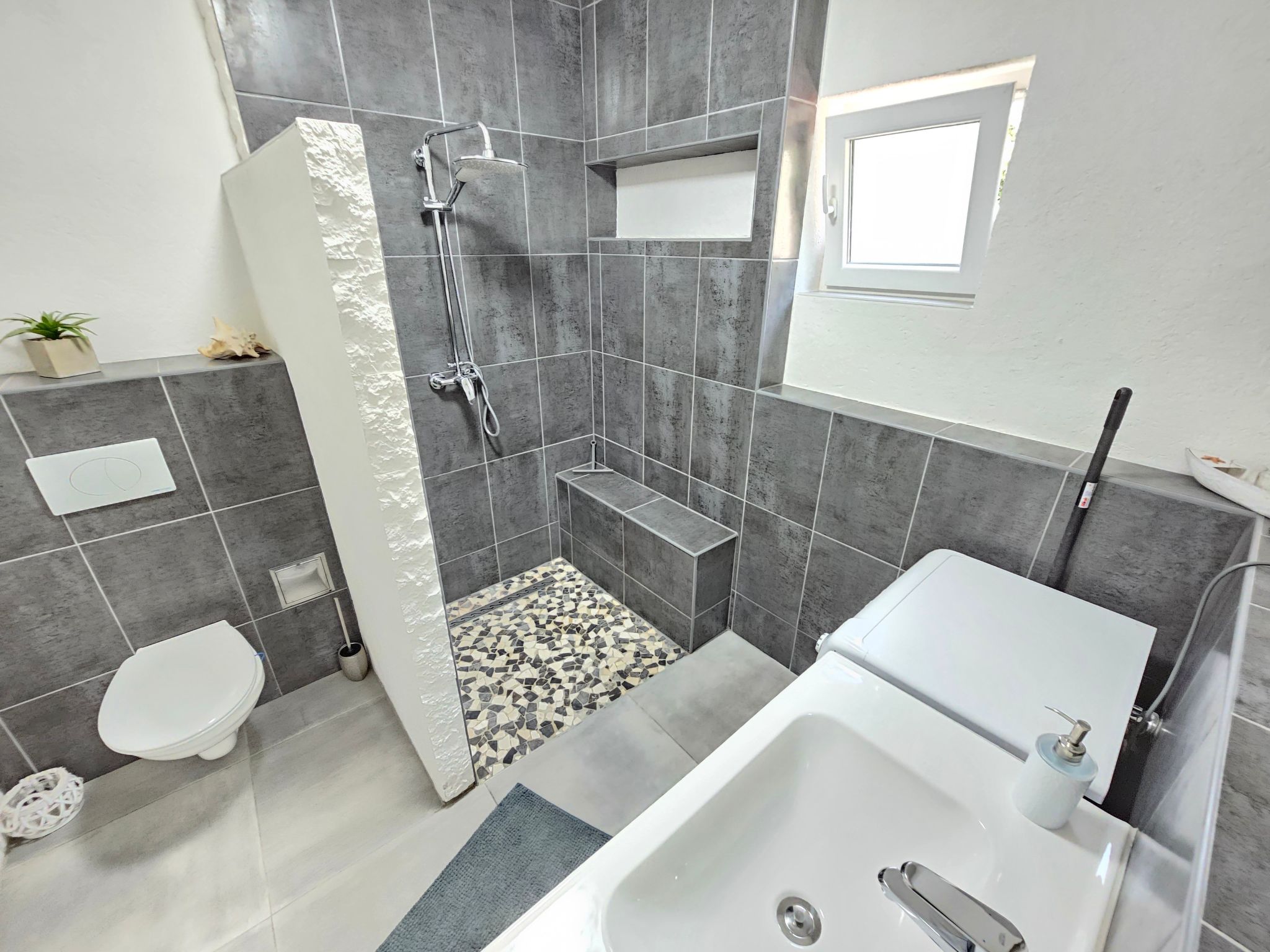 Wohnung für 4 Pers. mit Balkon, tolle Lage-Binnen