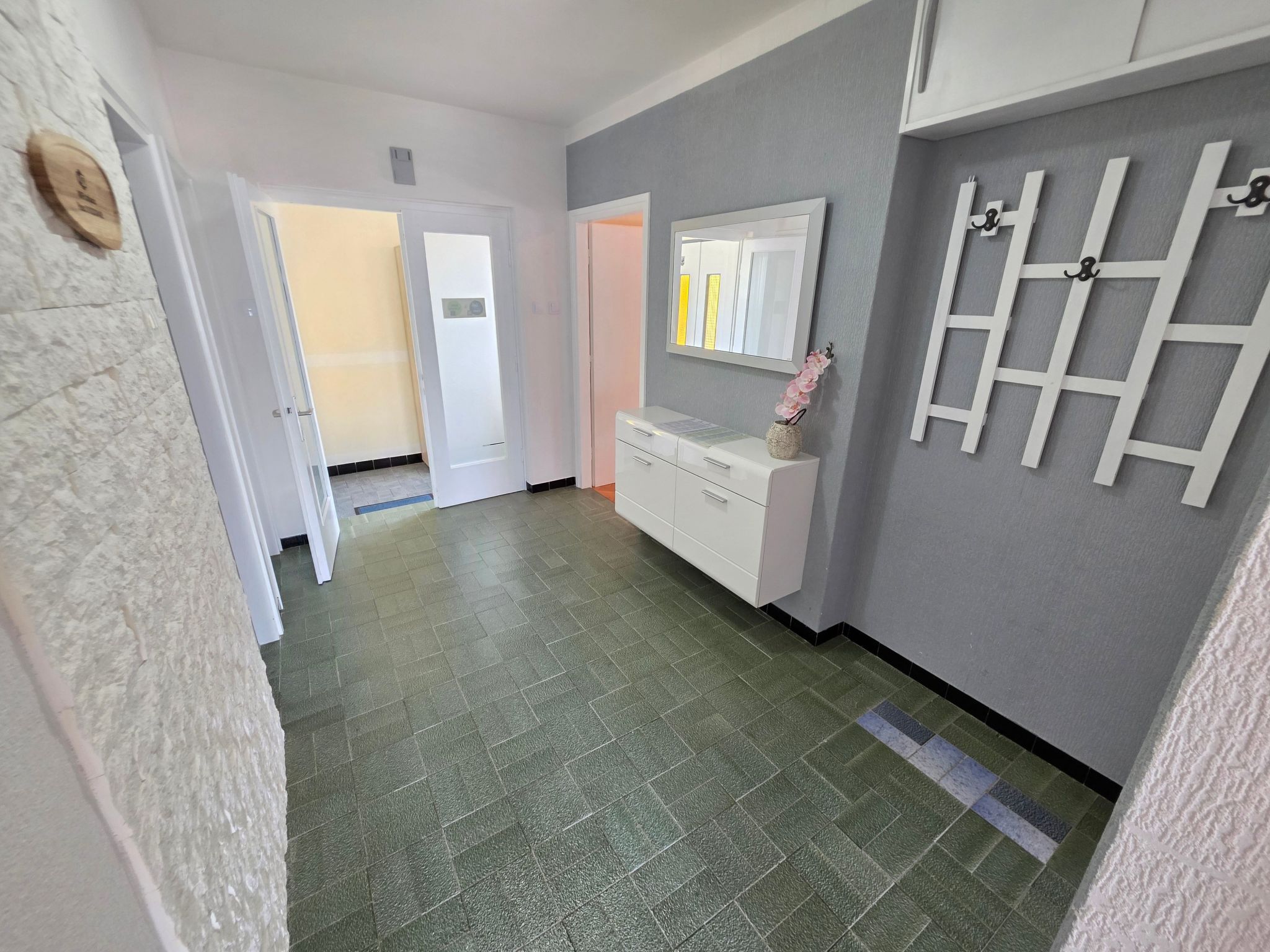 Wohnung für 4 Pers. mit Balkon, tolle Lage-Binnen