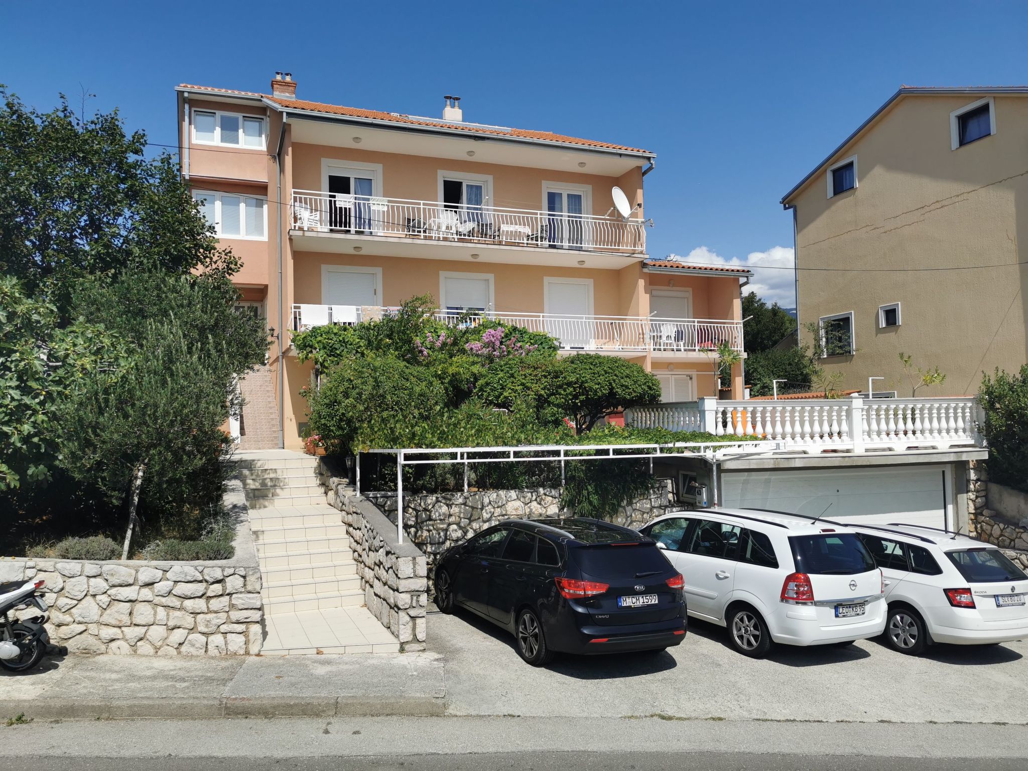 "Ana" mit Blick auf das Wasser – Novi Vinodolski – Kvarner Bucht
