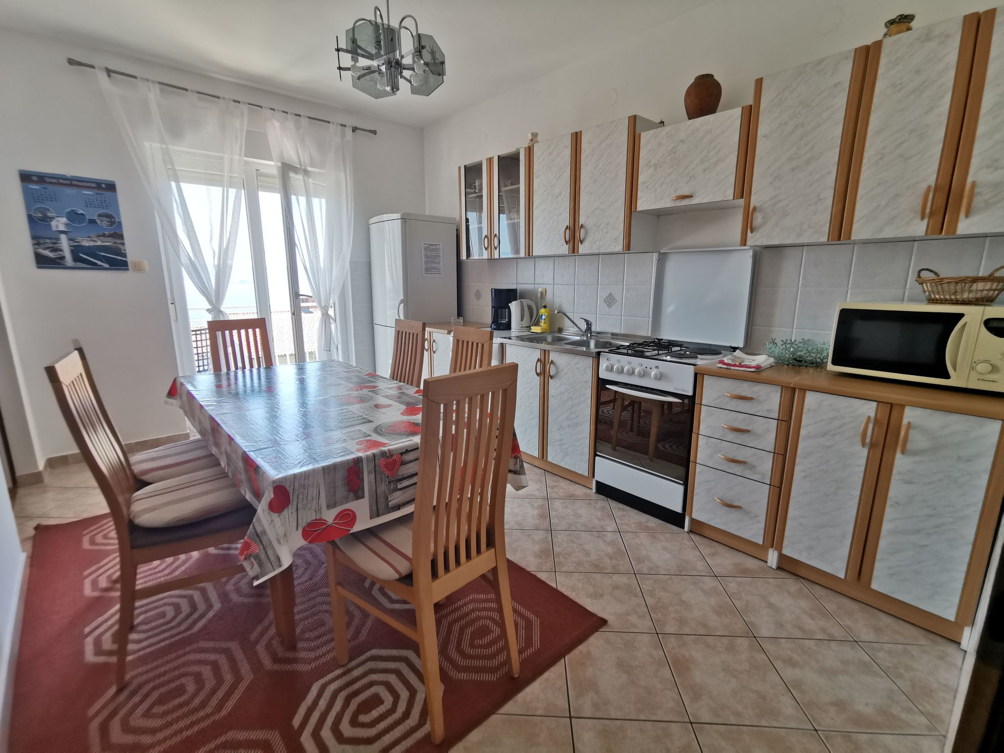 "Ana" mit Blick auf das Wasser