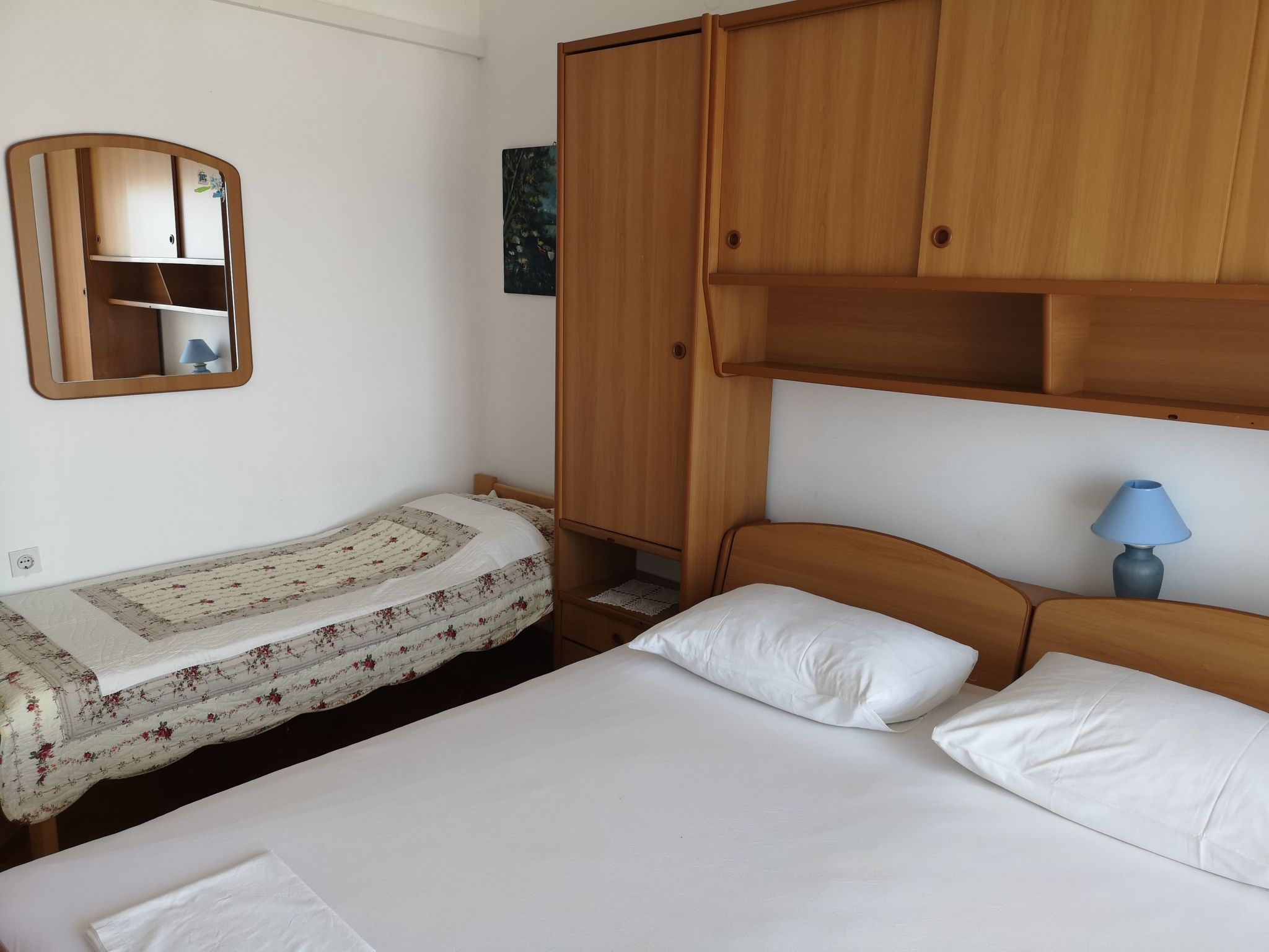 "Ana" mit Blick auf das Wasser-Drinnen