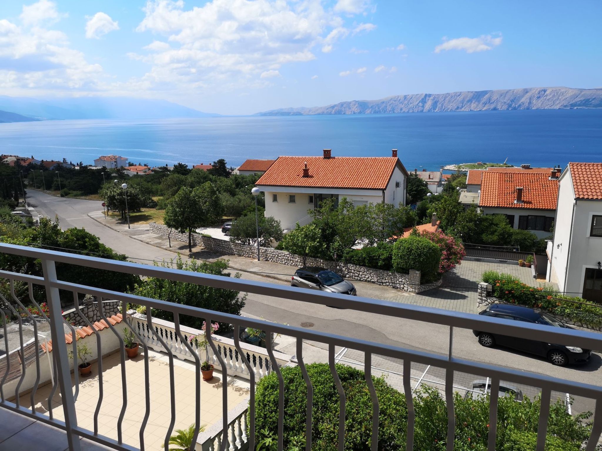 "Ana" mit Blick auf das Wasser-Image-tags.info