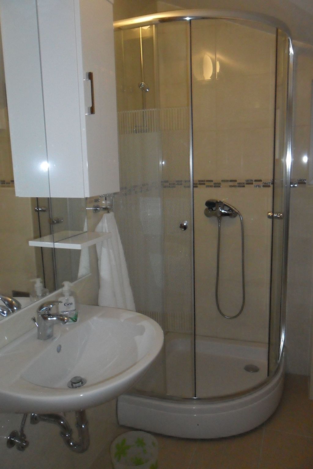 Wohnung mit Blick auf das Wasser-Image-tags.info