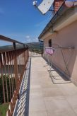 Ruim appartement in Novi Vinodolski met tuin, bbq & privéparkeerplaats - thumbnail 4