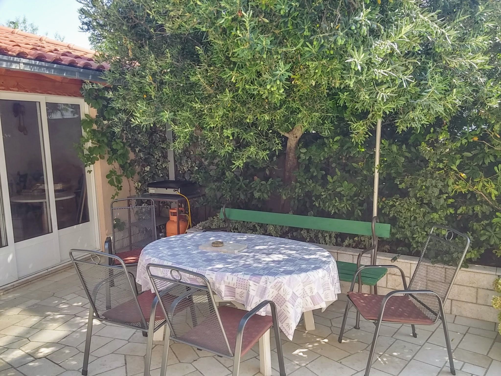 Katarina mit Garten und Grill-Binnen