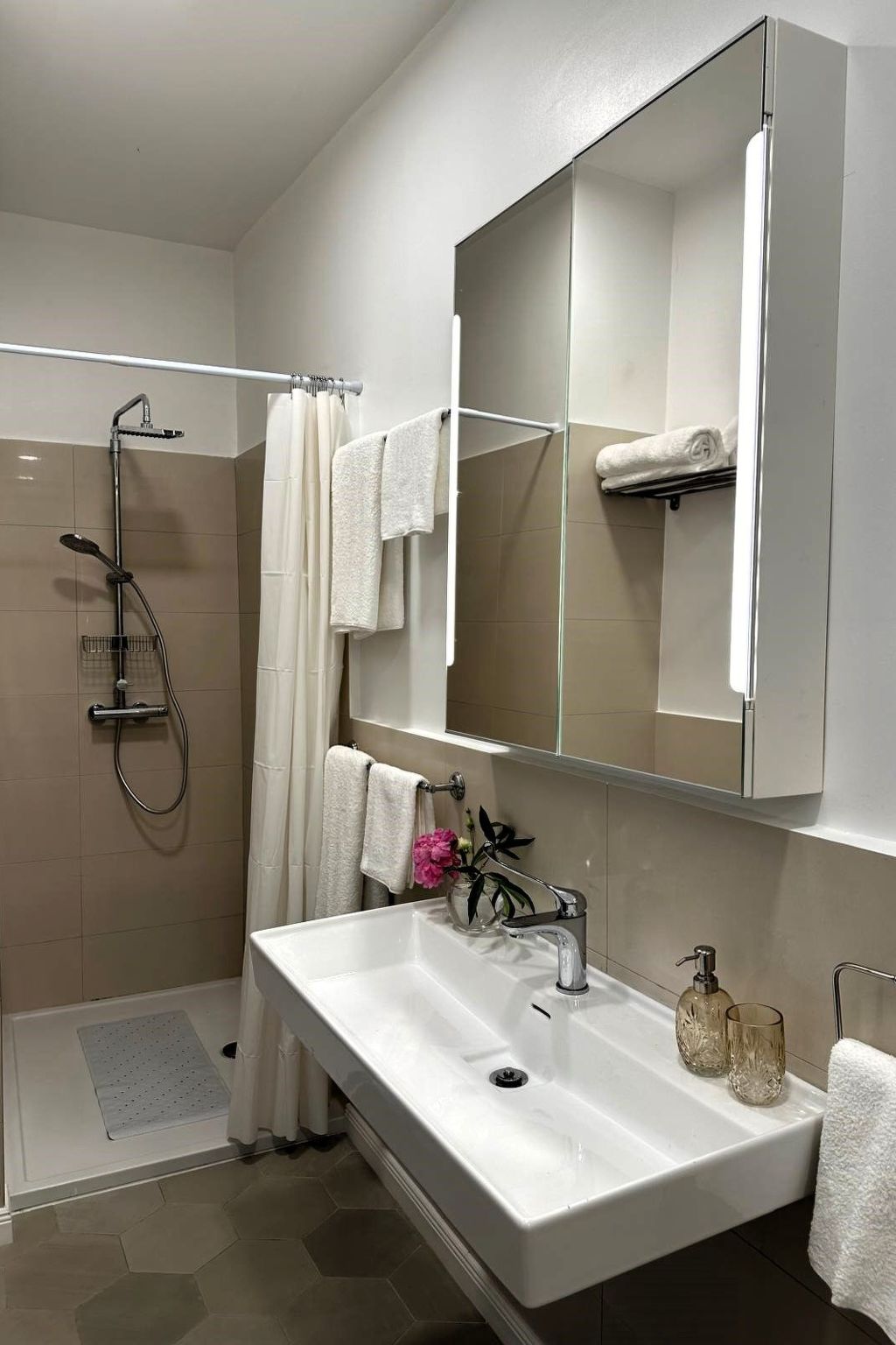 Villa "Cotton House" mit Schwimmbad-Inside