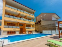 "Kauric" mit Gemeinschaftspool