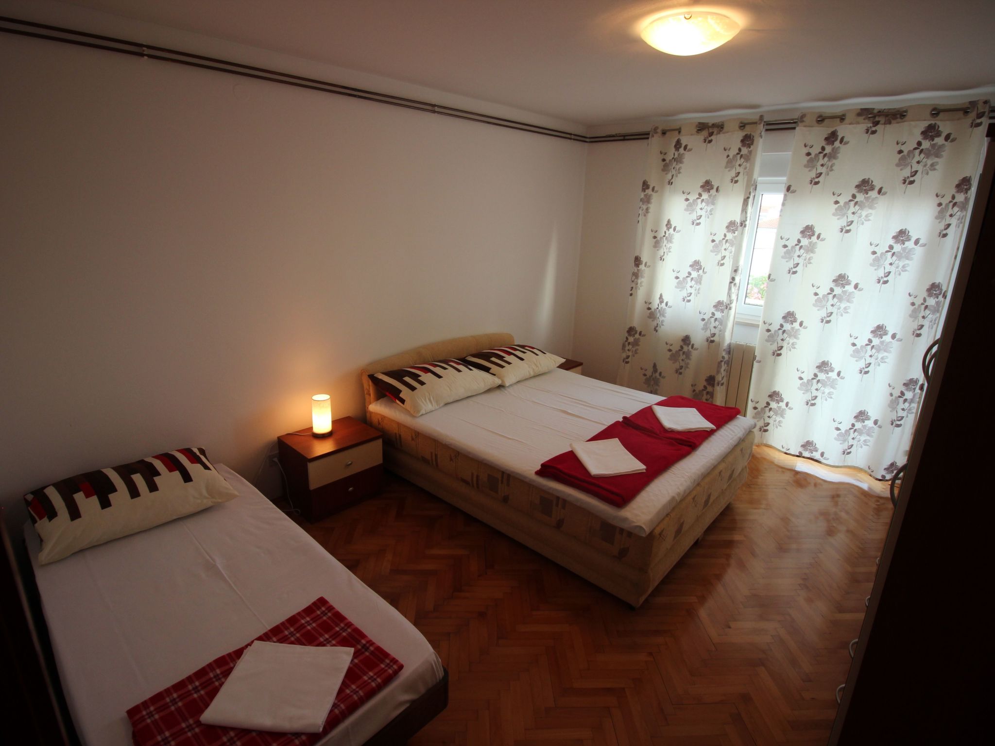 "Adriana" mit Blick auf das Wasser-Inside