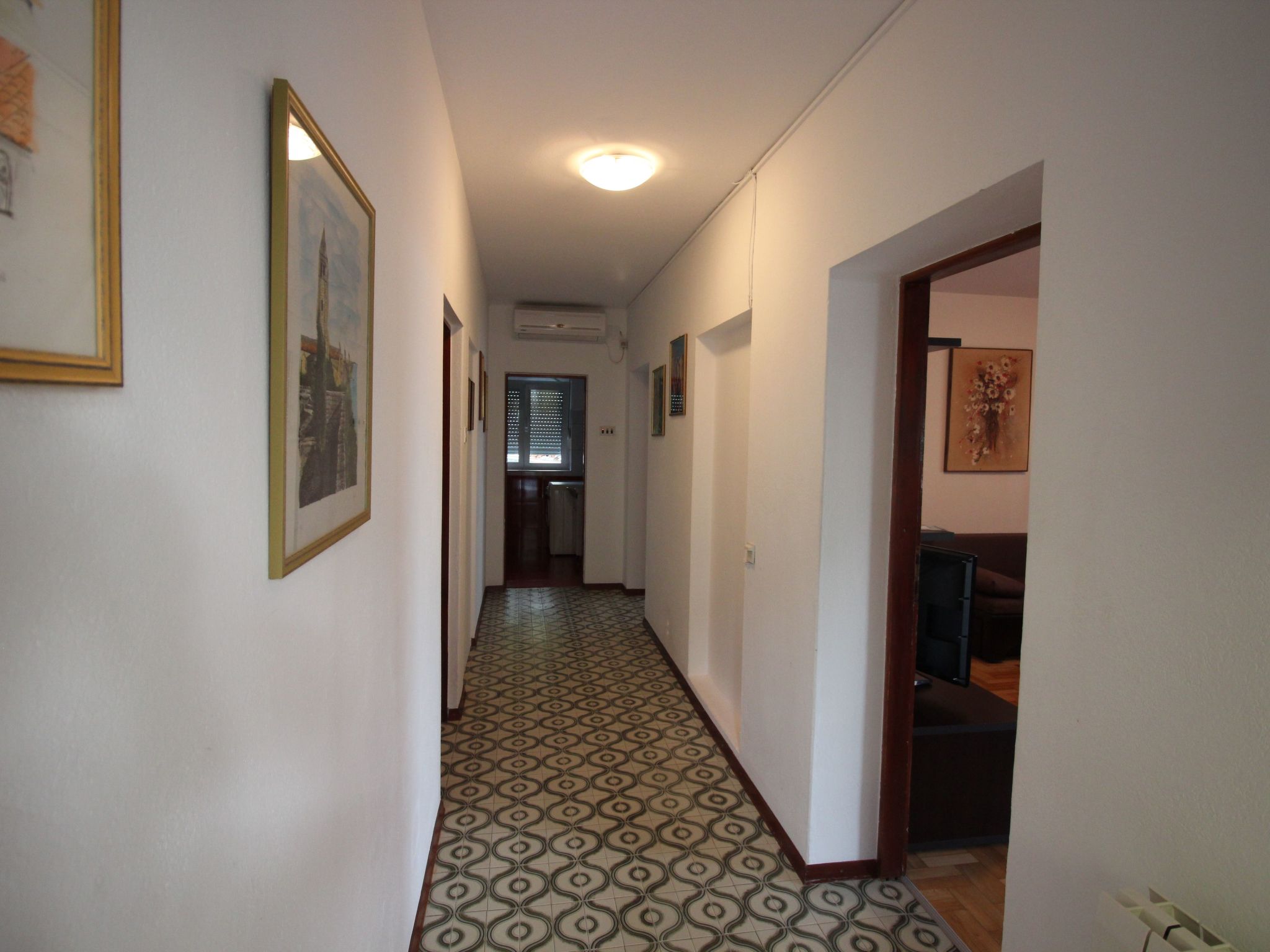 "Adriana" mit Blick auf das Wasser-Inside