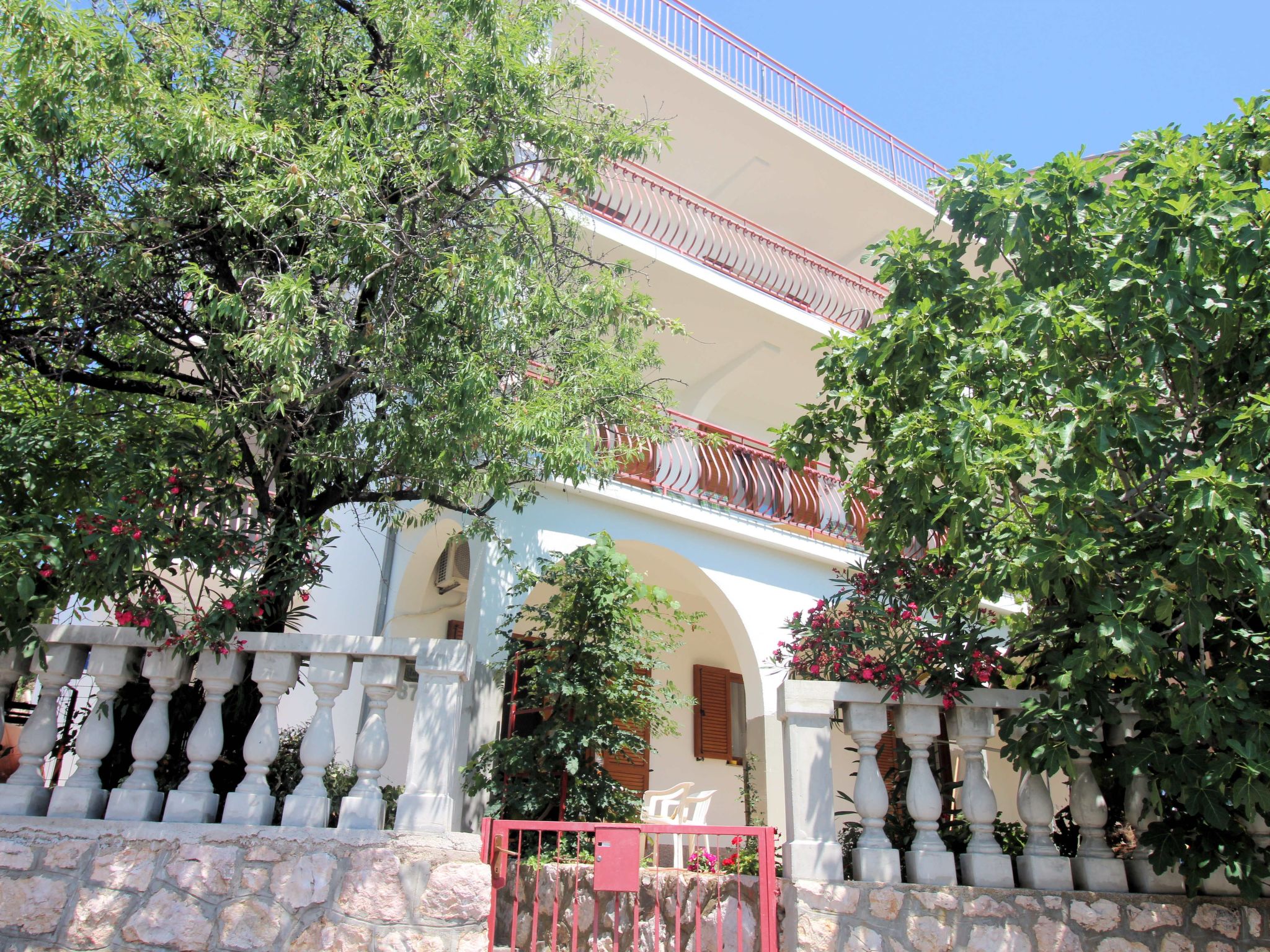 Wohnung in Novi Vinodolski mit Gemeinsamem Garten-Outside