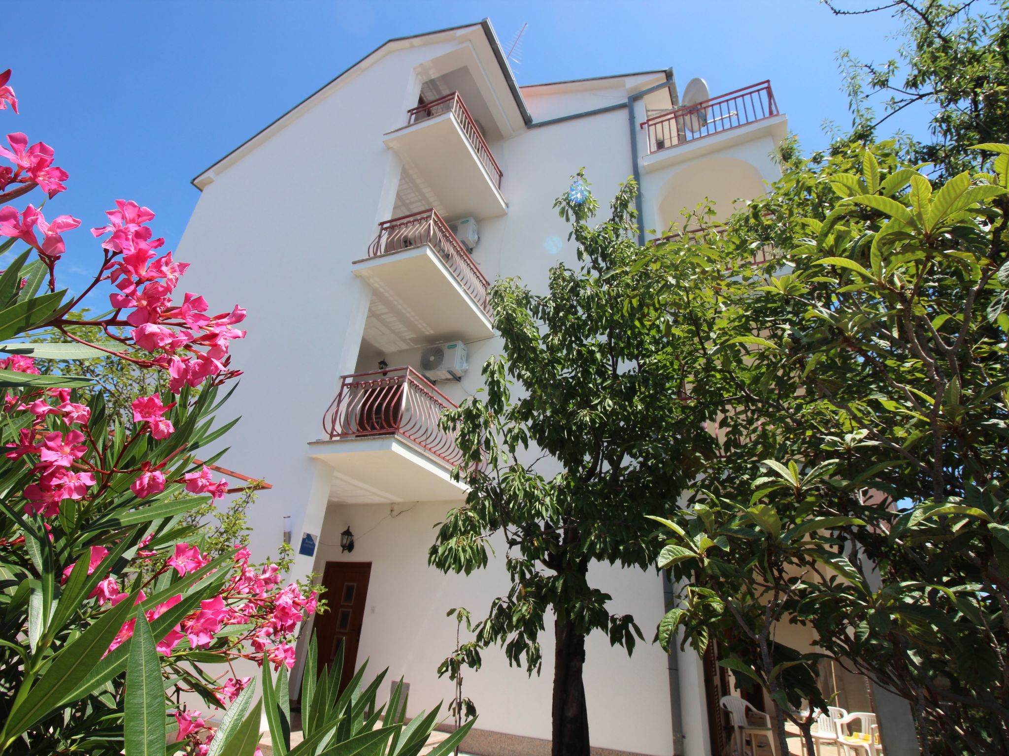 Wohnung in Novi Vinodolski mit Gemeinsamem Garten-Outside