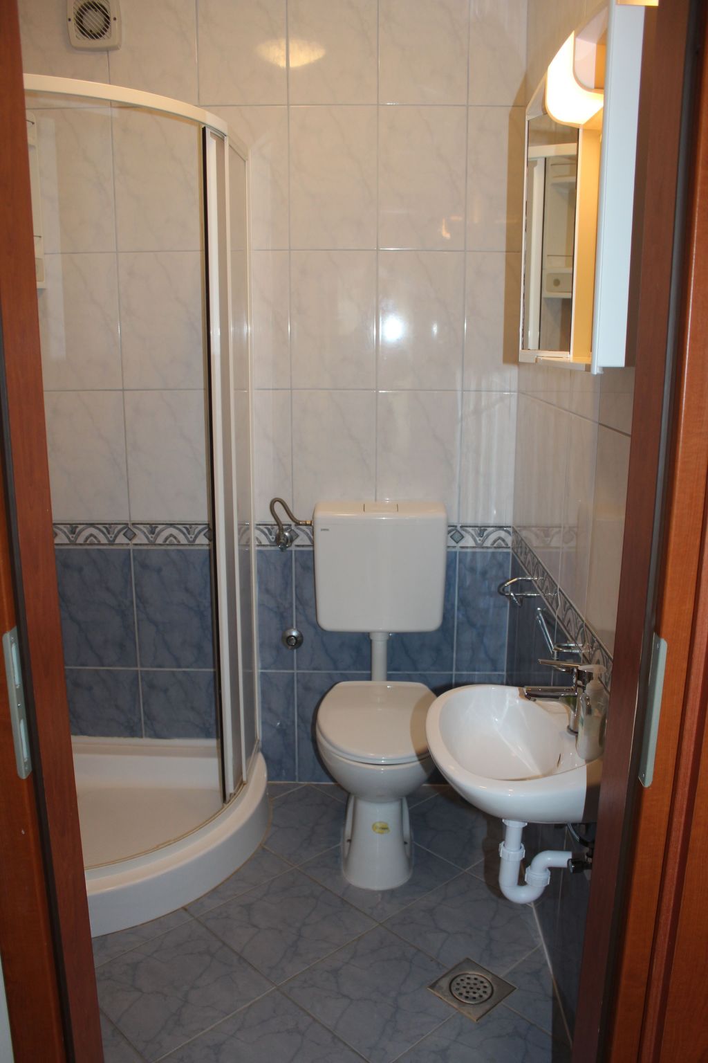 "Bribirska Obala" direkt am Strand-Dedans