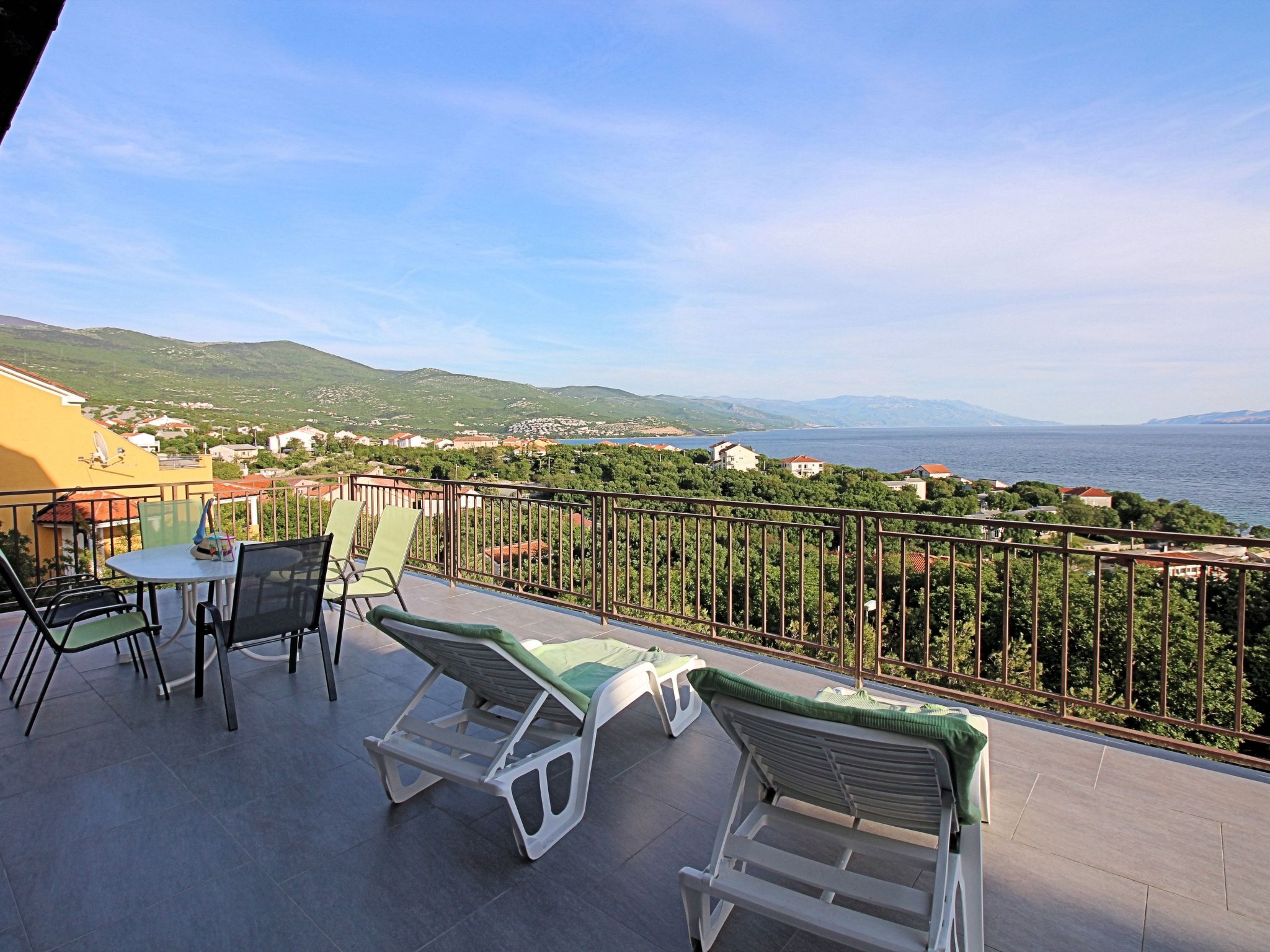 Wunderschönes Ferienhaus in Povile mit Garten, Terrasse und Grill und Meerblick-Outside