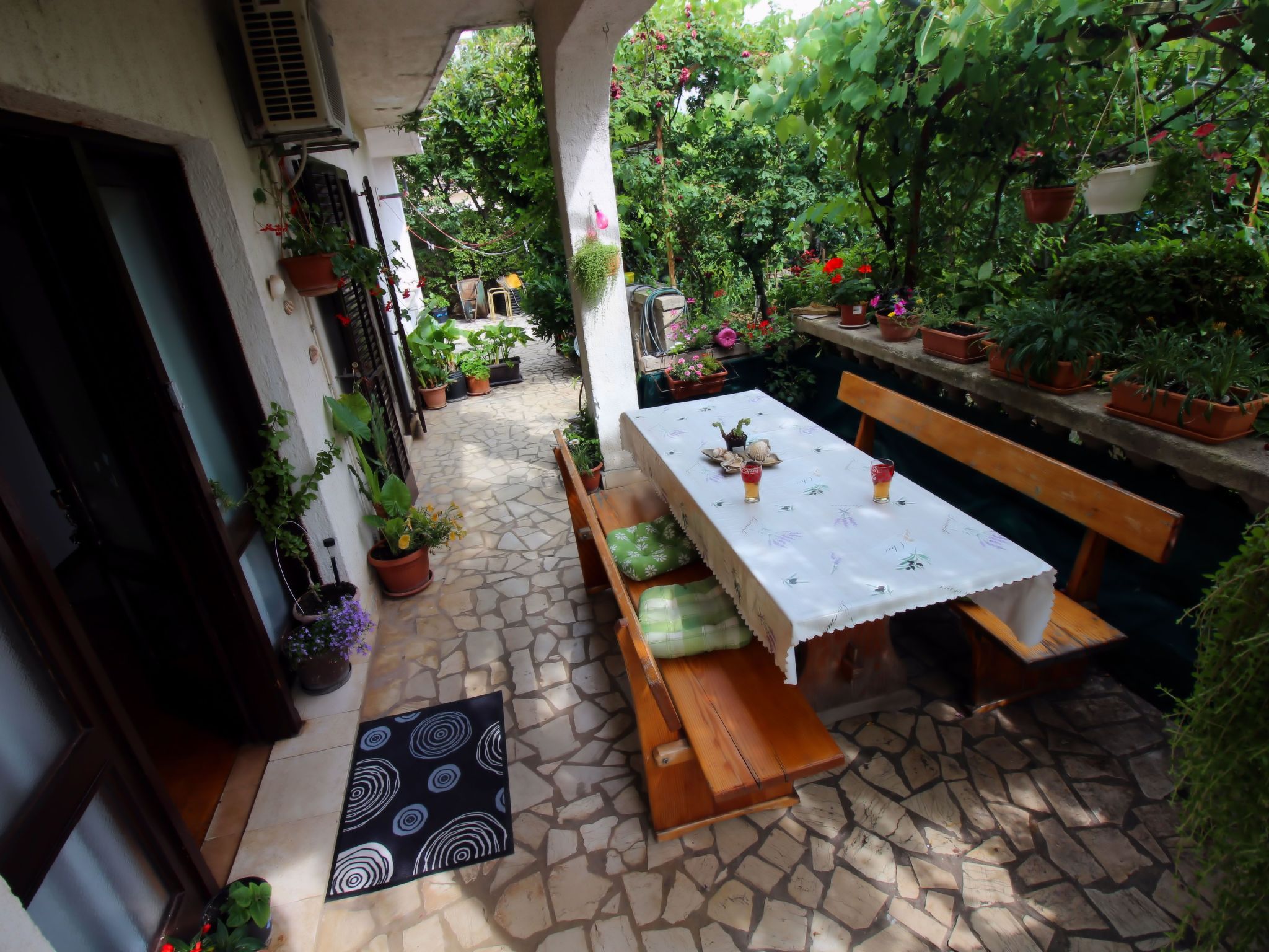 "Pljesa Jasna" mit Terrasse-Image-tags.info