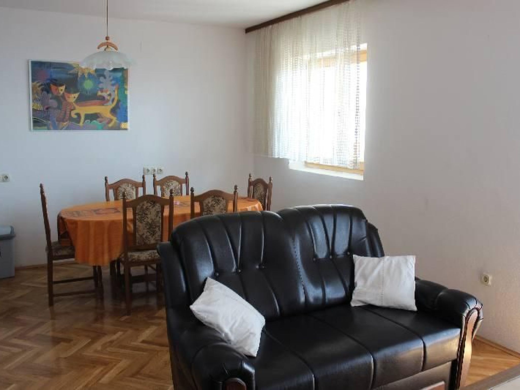 "Manda 2" mit Blick auf das Wasser-Inside