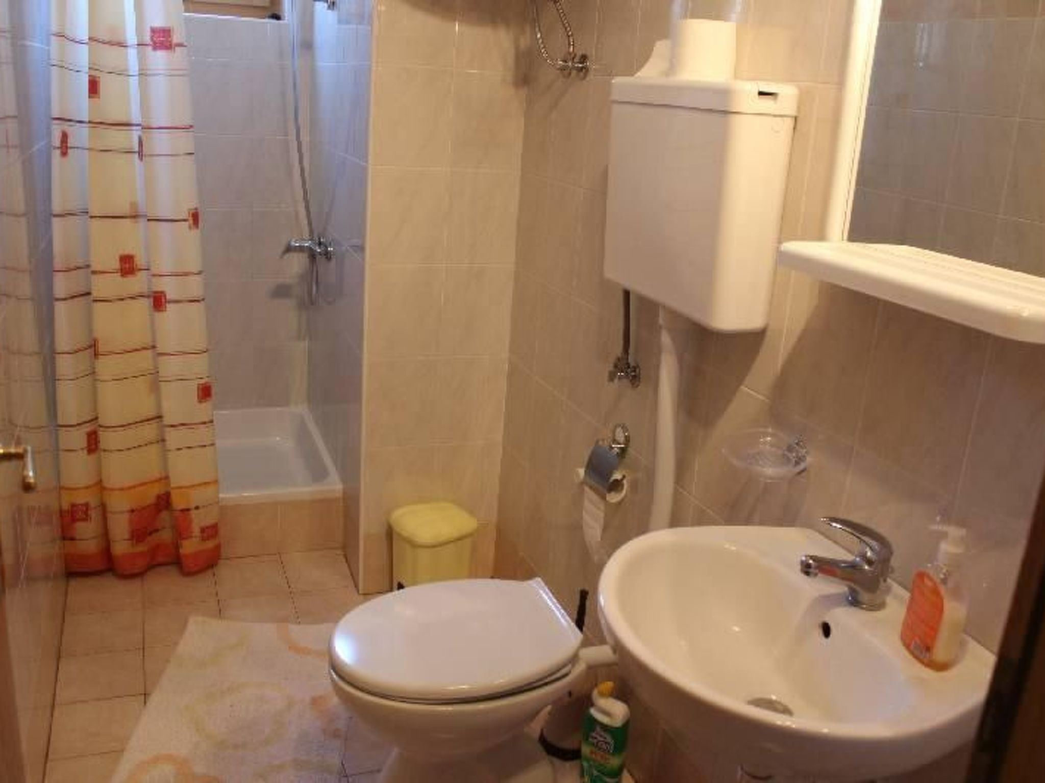 "Manda 2" mit Blick auf das Wasser-Inside