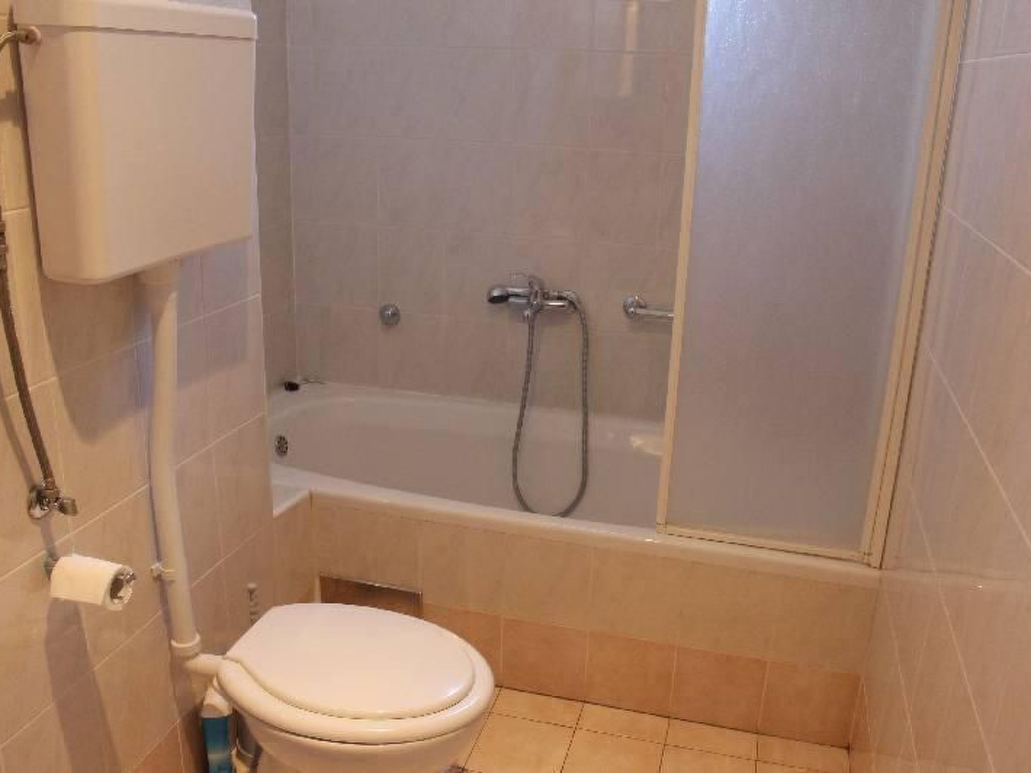 "Manda 2" mit Blick auf das Wasser-Image-tags.info