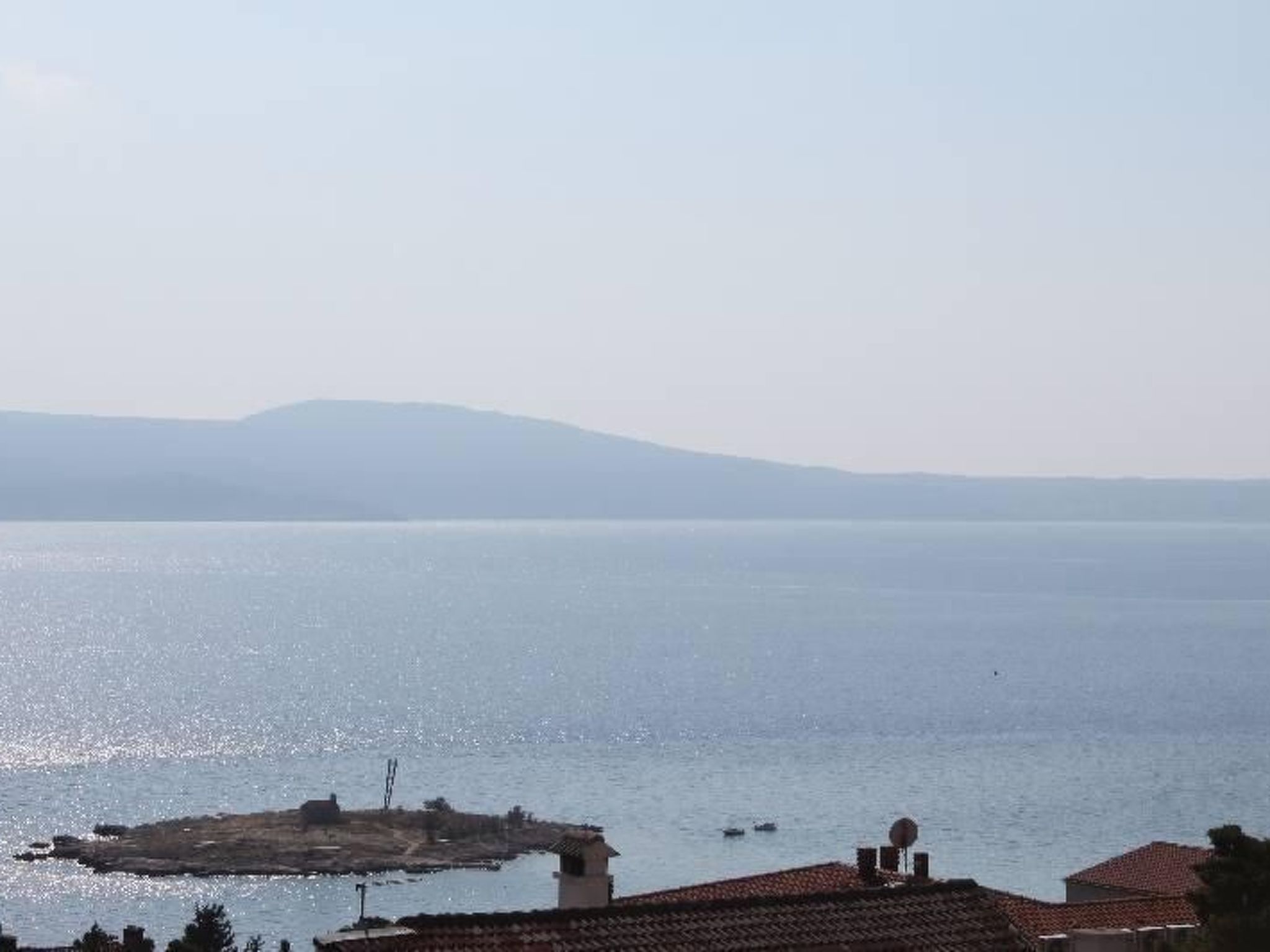 "Manda 2" mit Blick auf das Wasser-Outside