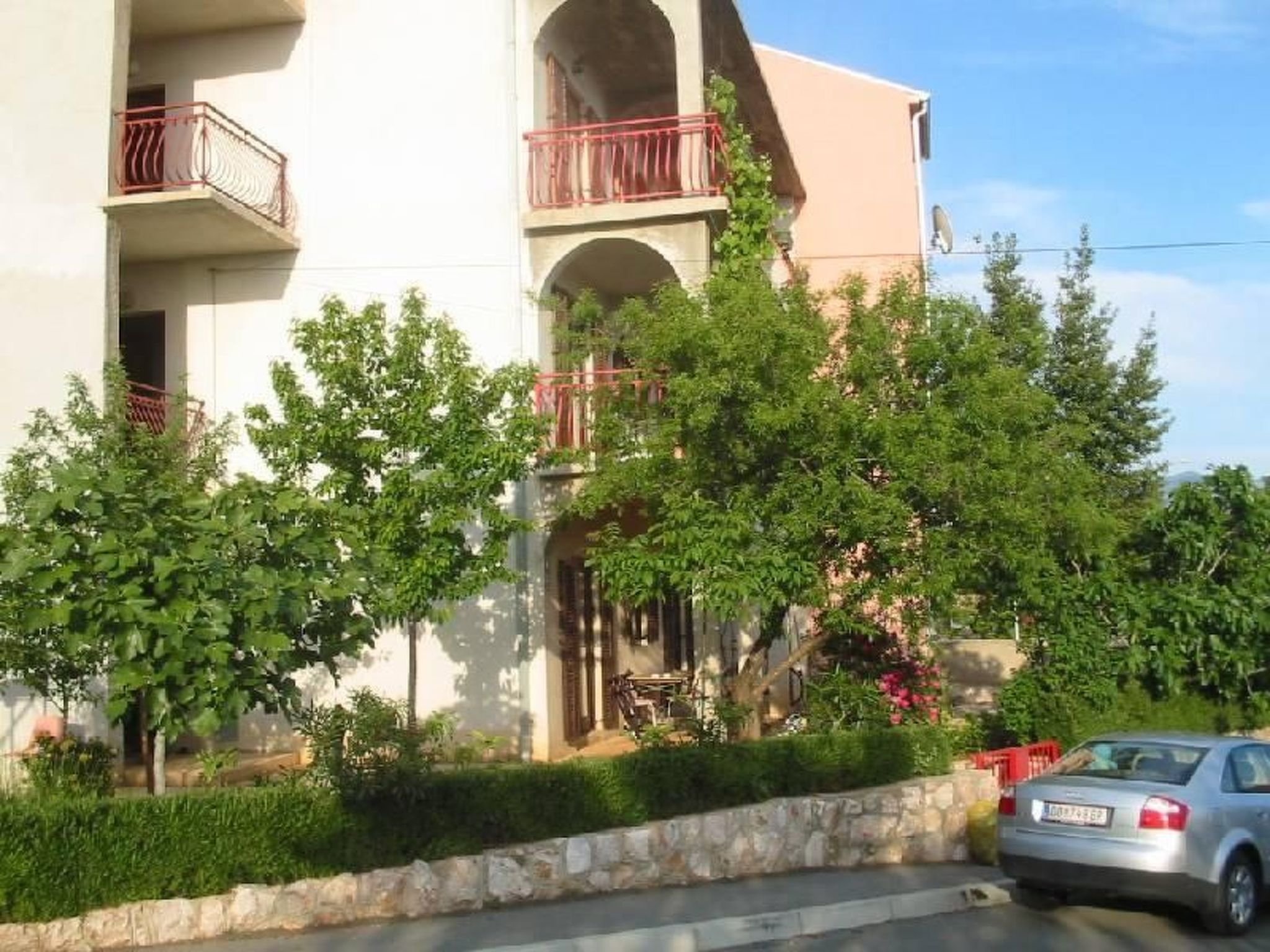 "Manda 2" mit Blick auf das Wasser-Outside