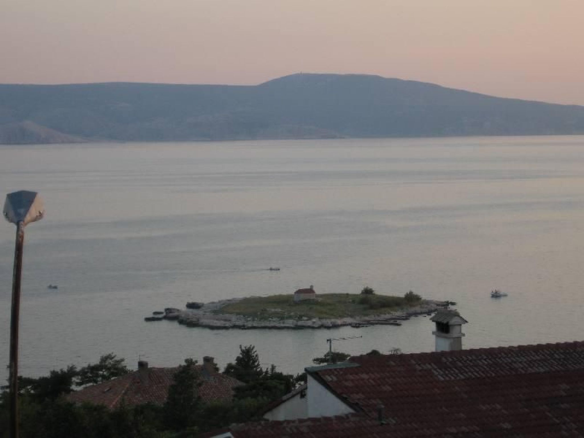 "Manda 2" mit Blick auf das Wasser-Image-tags.info