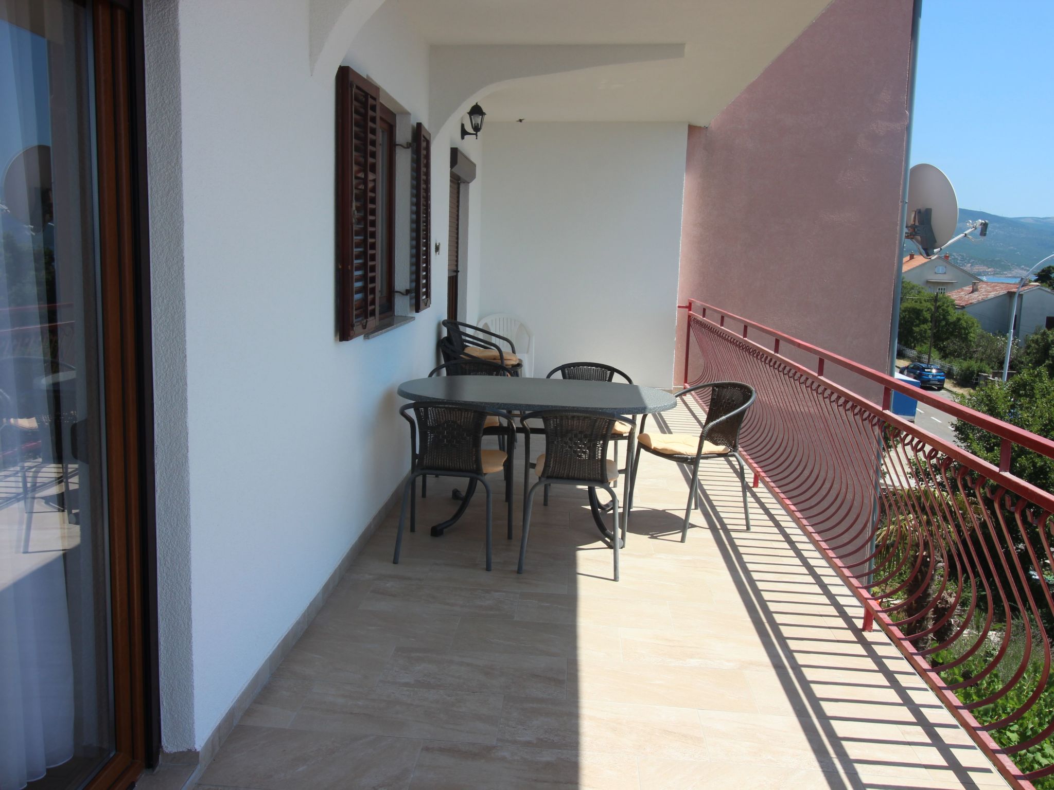 "Manda 2" mit Blick auf das Wasser-Image-tags.info