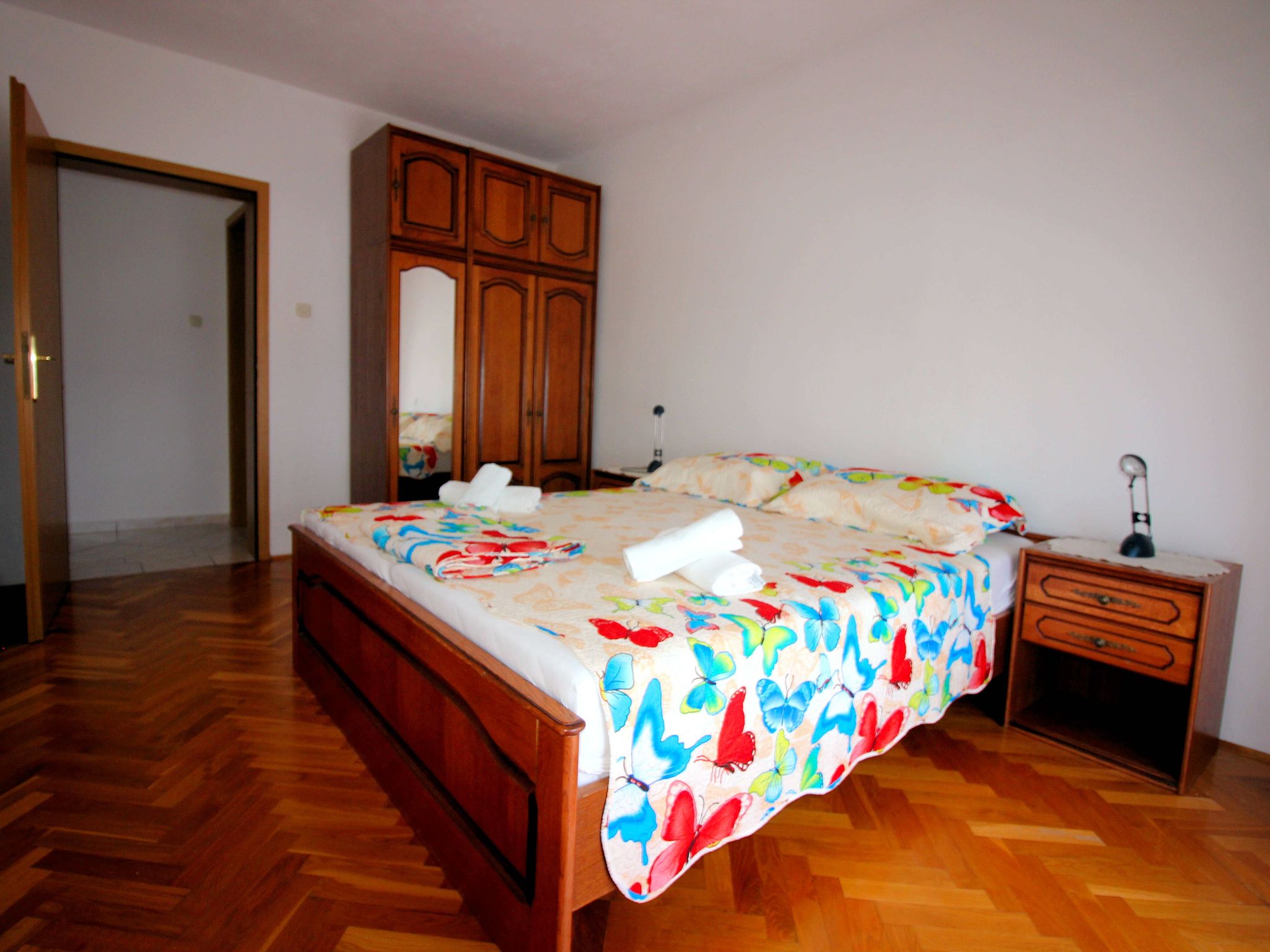 "Manda 2" mit Blick auf das Wasser-Image-tags.info