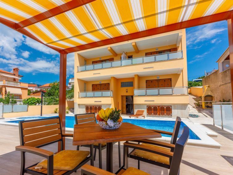 Fewo Mit Privatem Balkon Und Gemeinschaftspool - Senj
