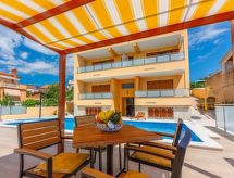 FeWo mit privatem Balkon und Gemeinschaftspool