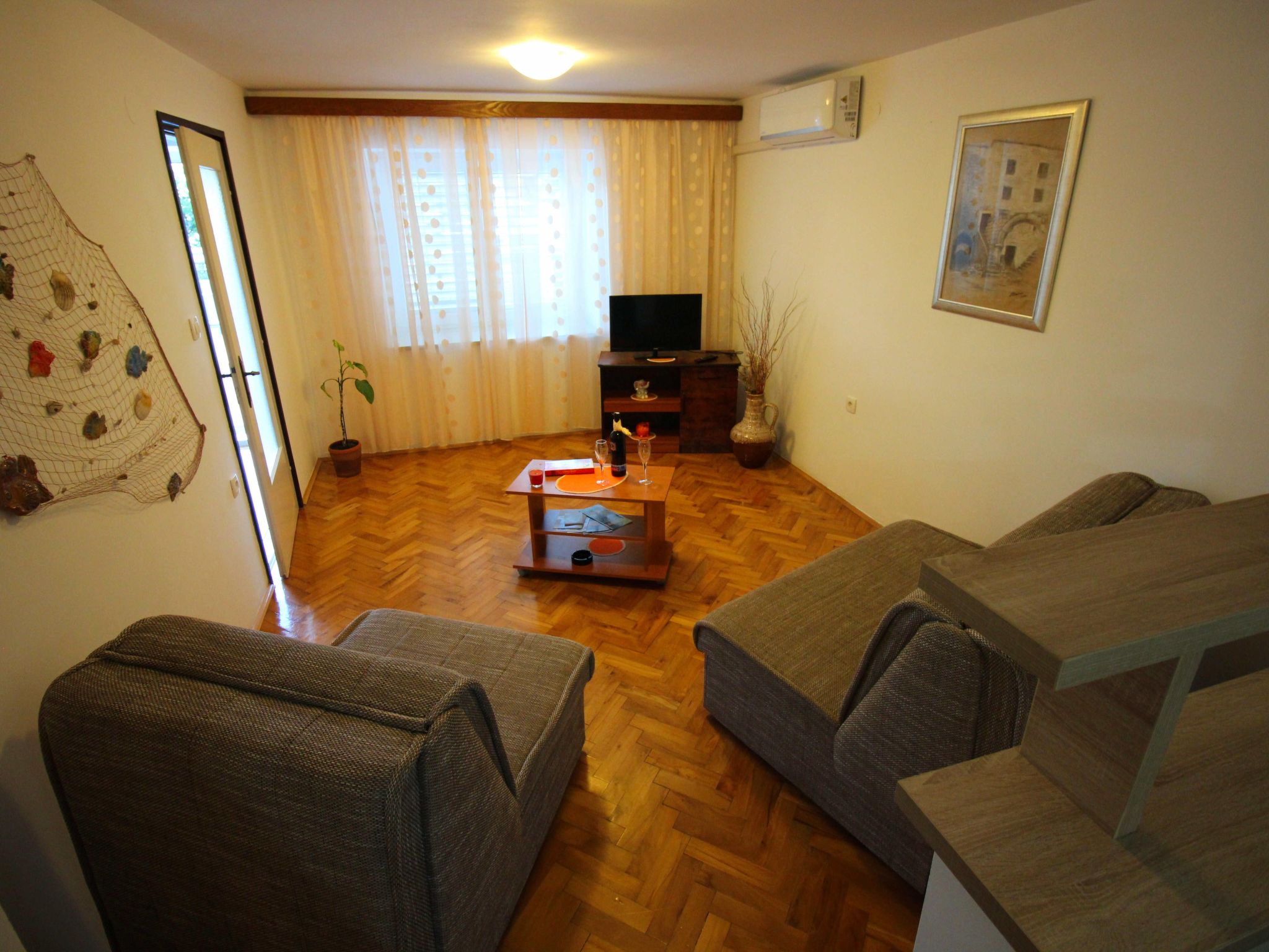 Am schönen Kieselstrand.-Dedans