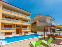 Modern appartement met balkon, verwarmd zwembad en zeezicht in Novi Vinodolski - thumbnail 2