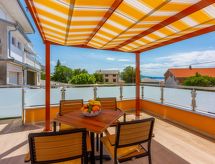 Modern appartement met balkon, verwarmd zwembad en zeezicht in Novi Vinodolski - thumbnail 3
