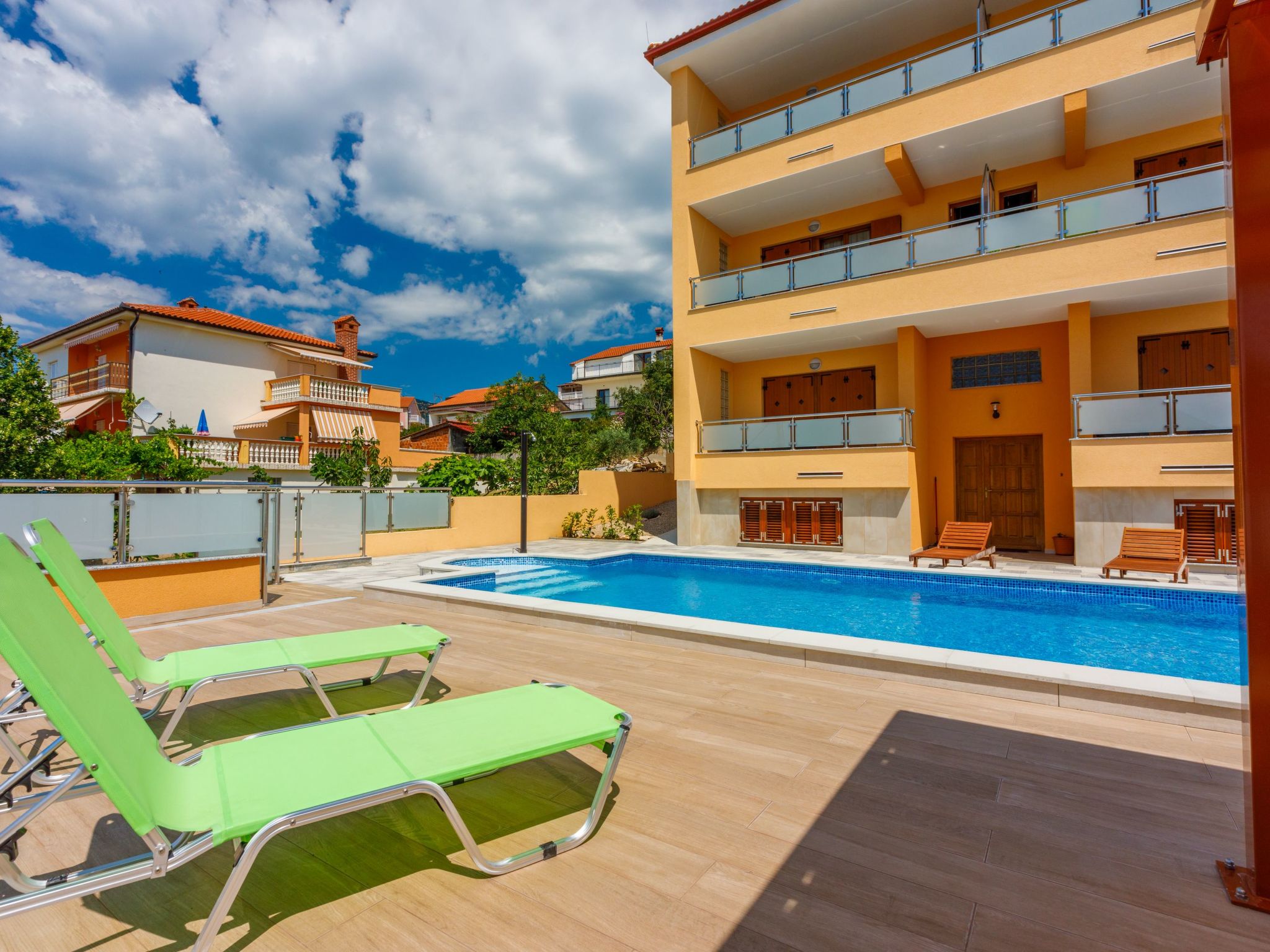 FeWo mit privatem Balkon und Gemeinschaftspool