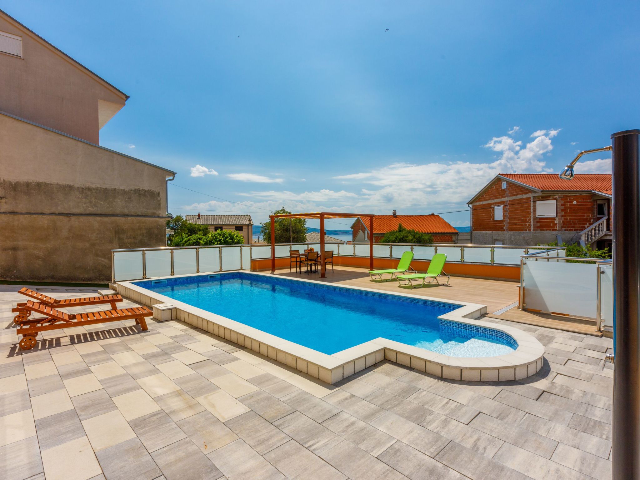 FeWo mit privatem Balkon und Gemeinschaftspool-Buiten