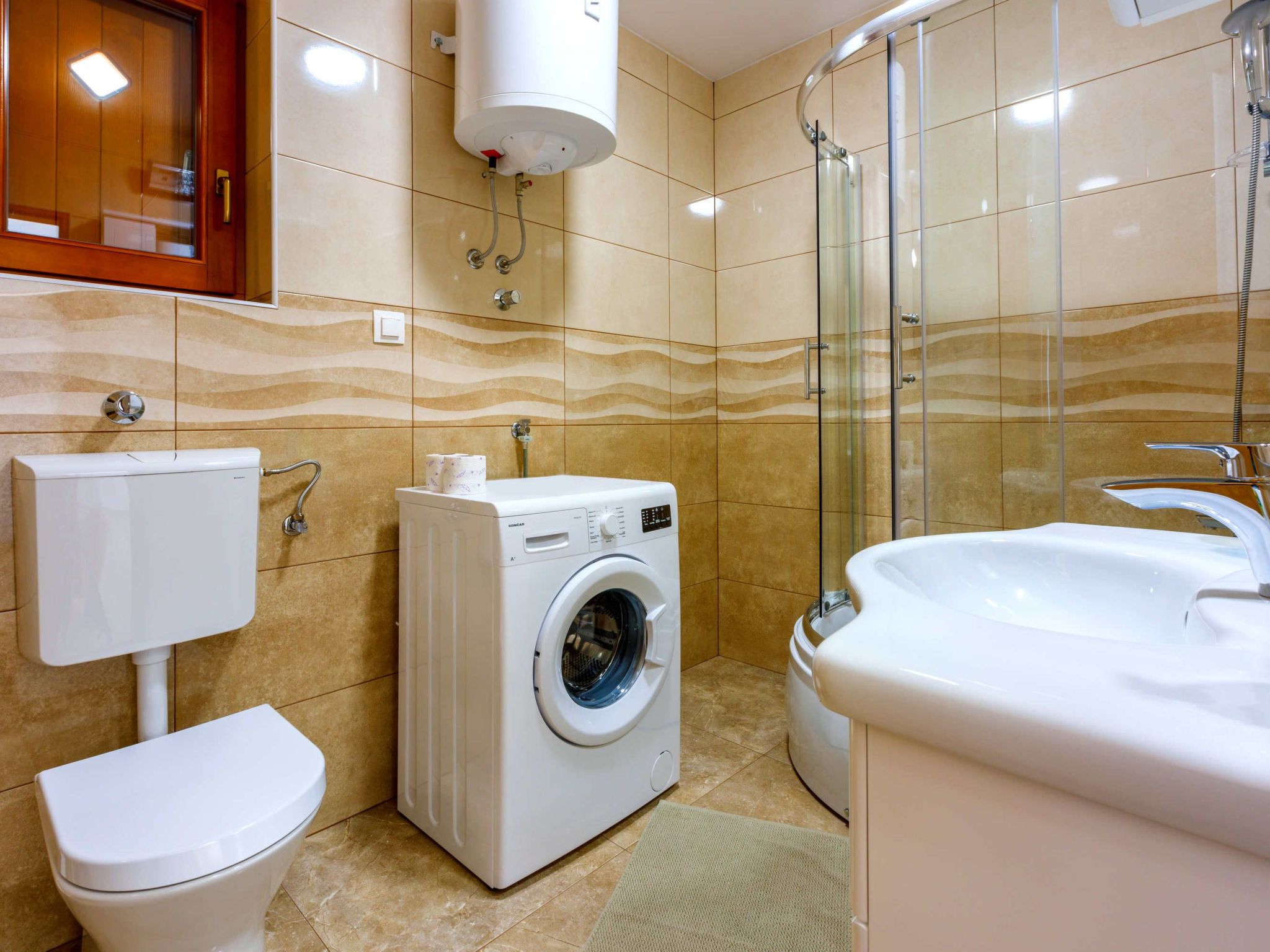 FeWo mit privatem Balkon und Gemeinschaftspool-Binnen