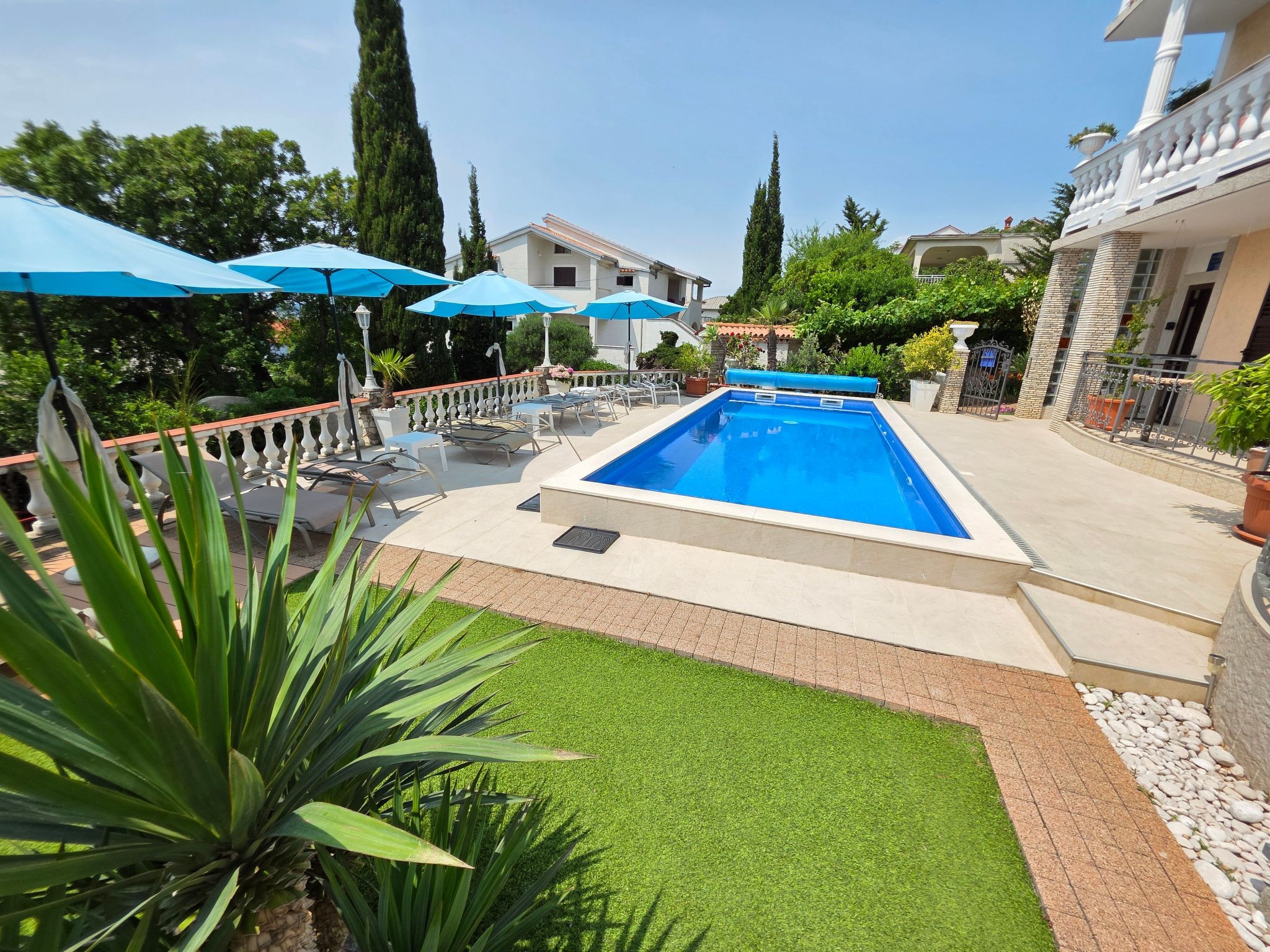 Appartement mit Balkon - gemeinsamer Pool und Terrasse-Inside