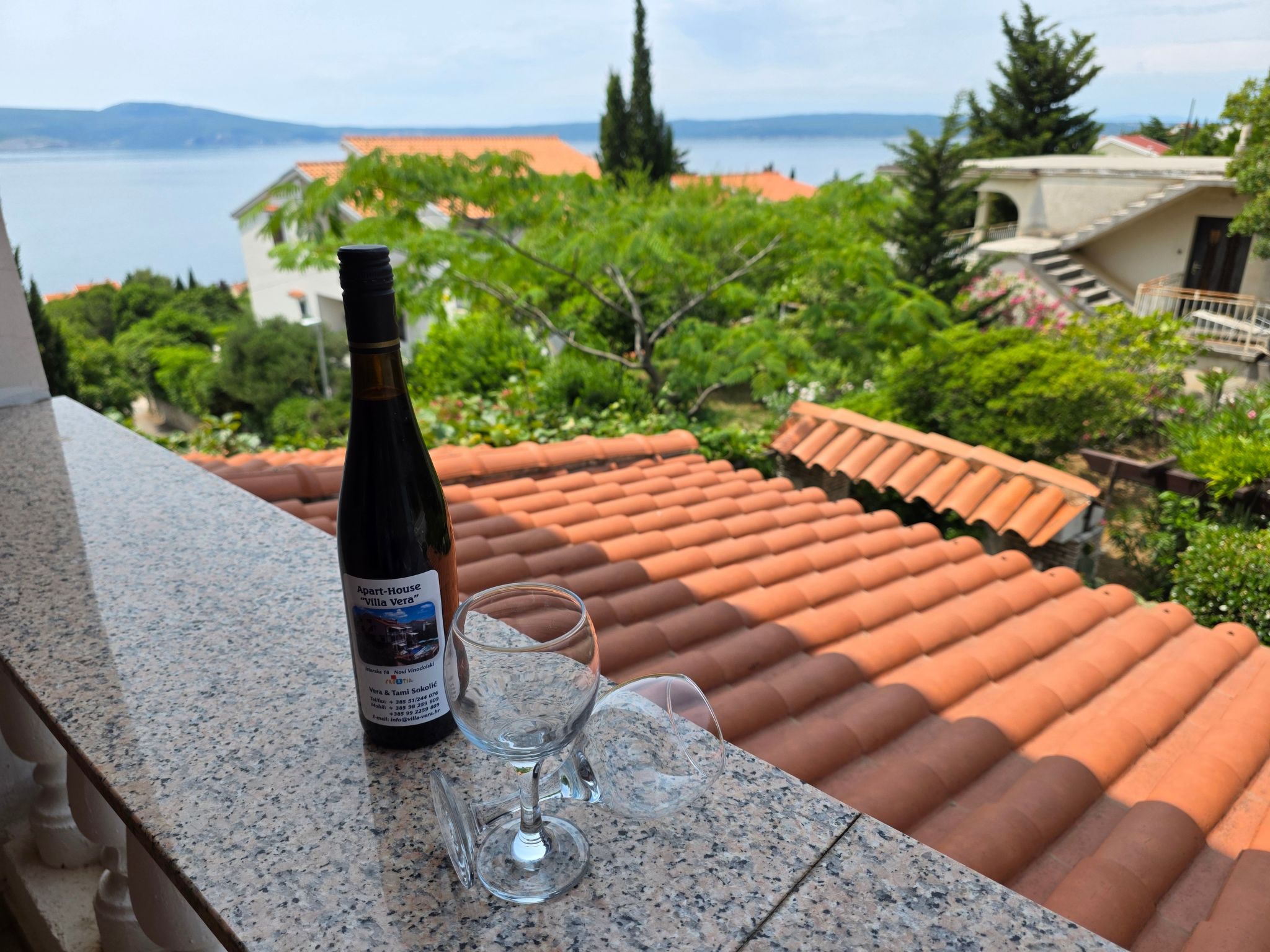 Appartement mit Balkon - gemeinsamer Pool und Terrasse-Inside