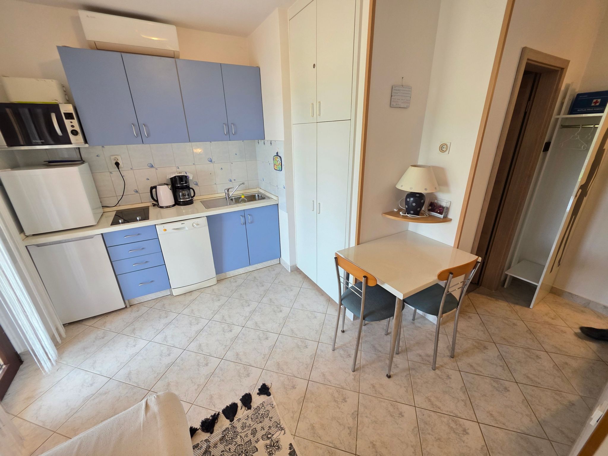 Appartement mit Balkon - gemeinsamer Pool und Terrasse-Inside