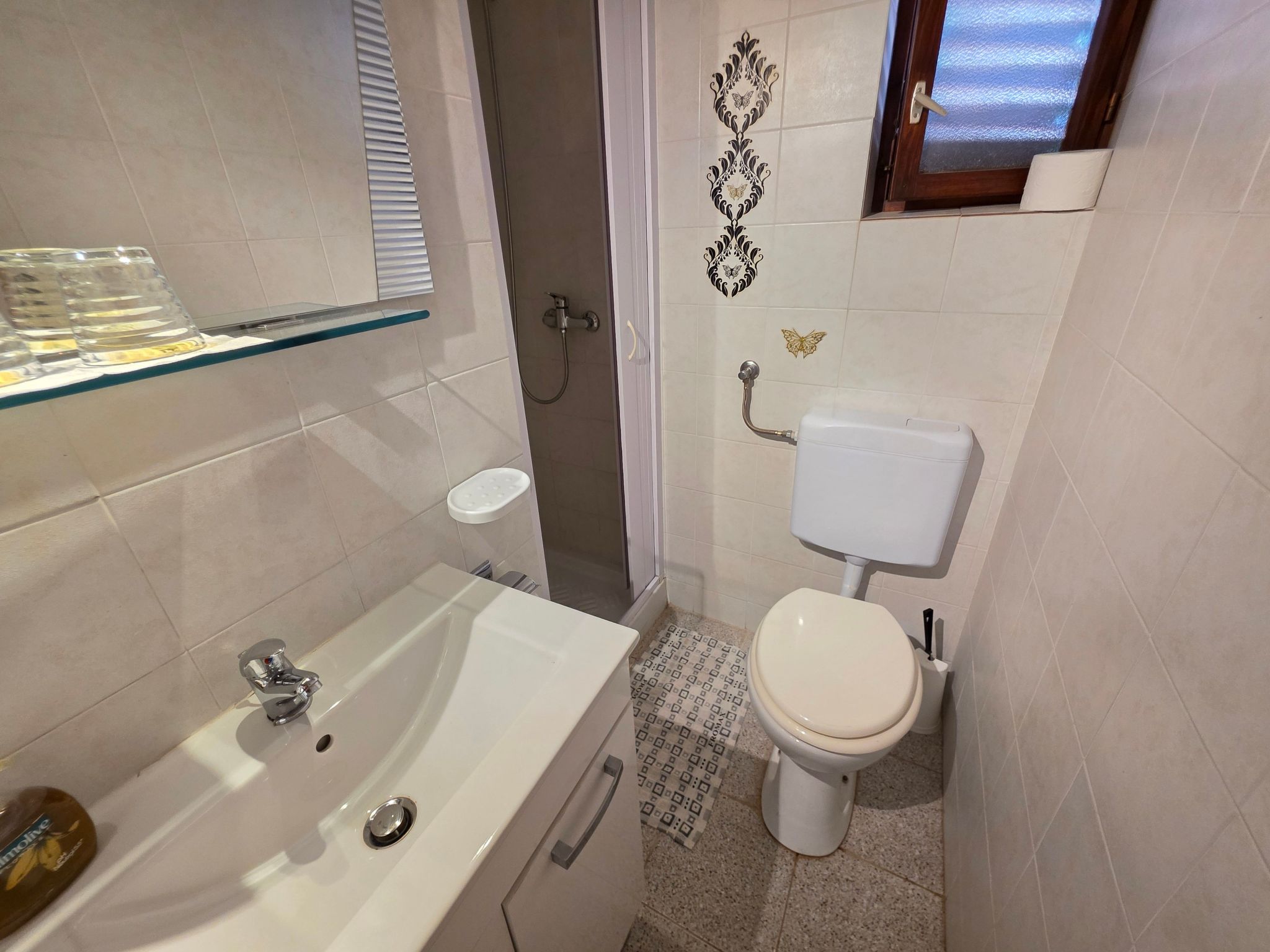 Appartement mit Balkon - gemeinsamer Pool und Terrasse-Inside