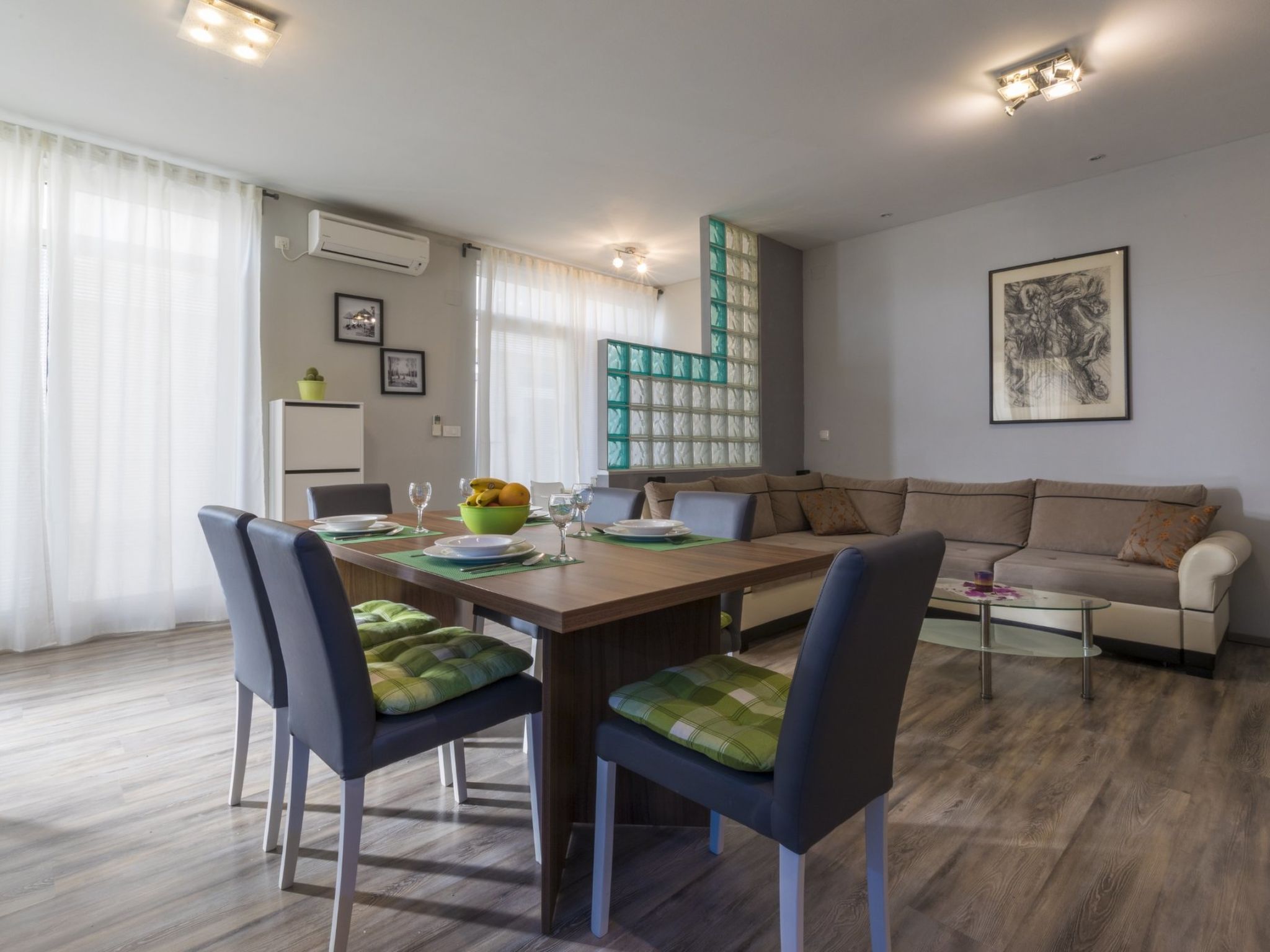 Vlatka / HR-10196-01 - Image-tags.info