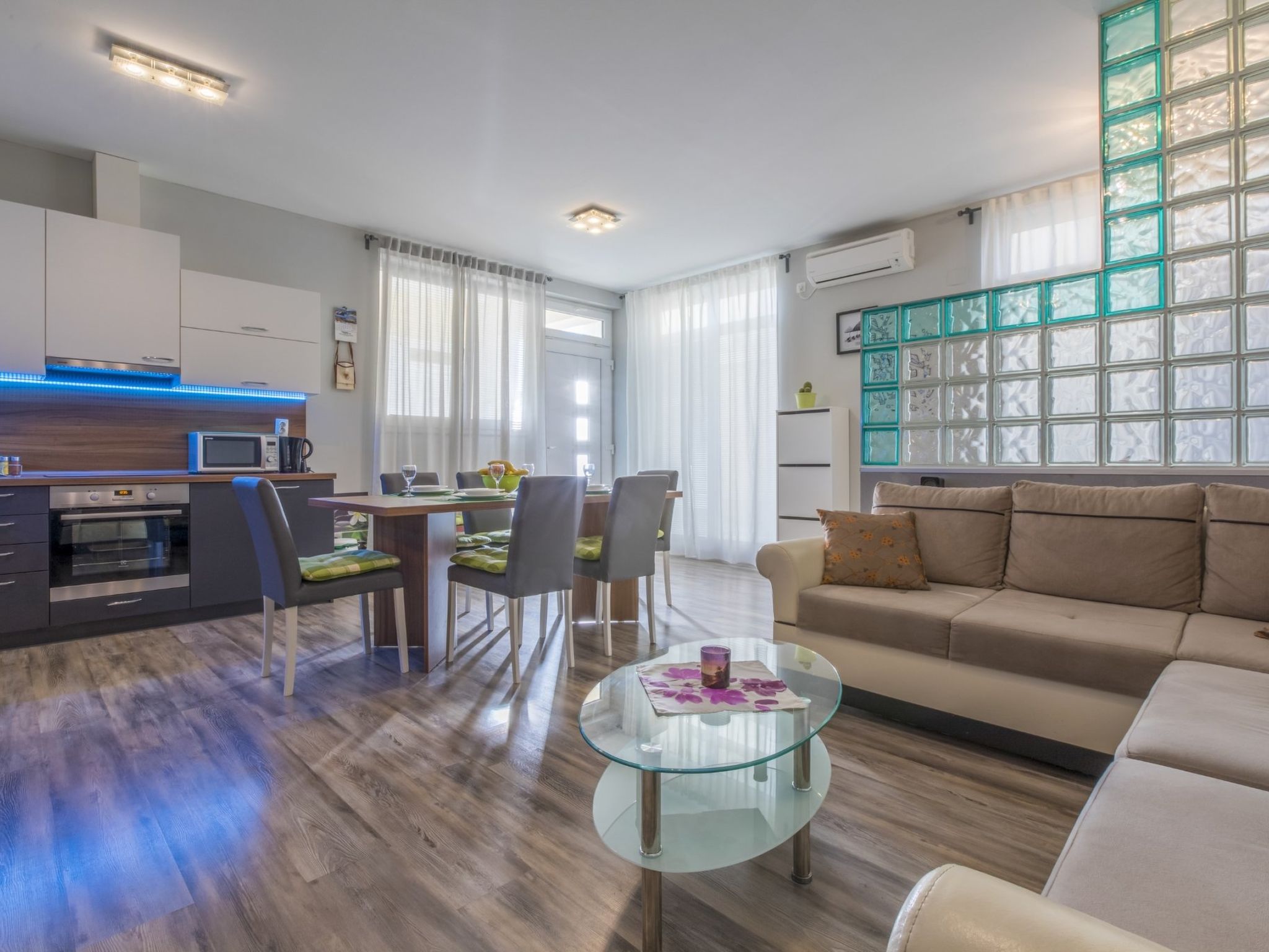 Vlatka / HR-10196-01