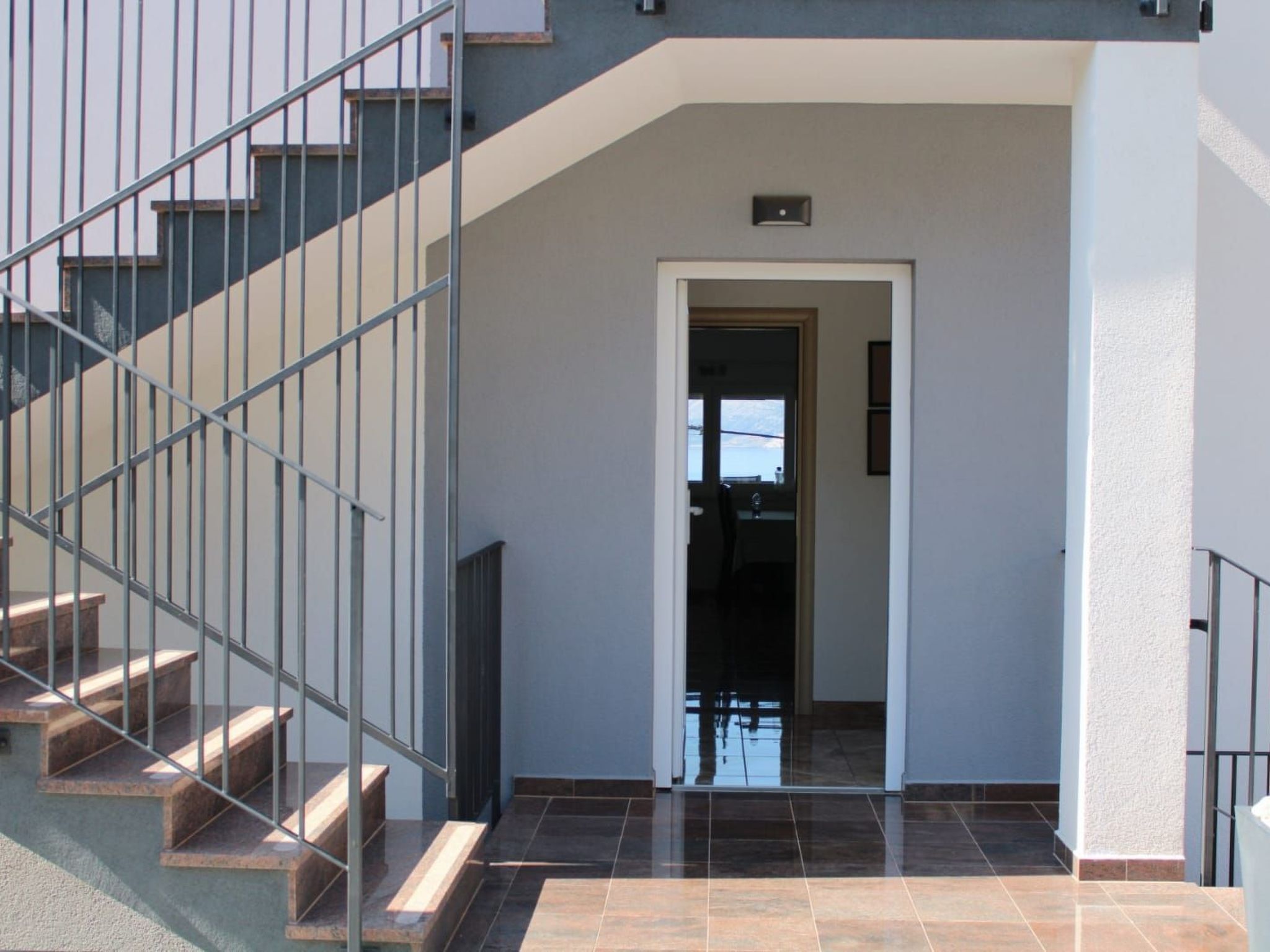 Appartement mit Terrasse, Meerblick, Jacuzzi, Außenpool-Binnen