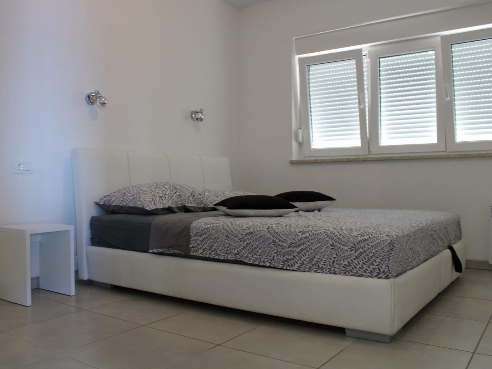 Appartement mit Terrasse, Meerblick, Jacuzzi, Außenpool-Binnen