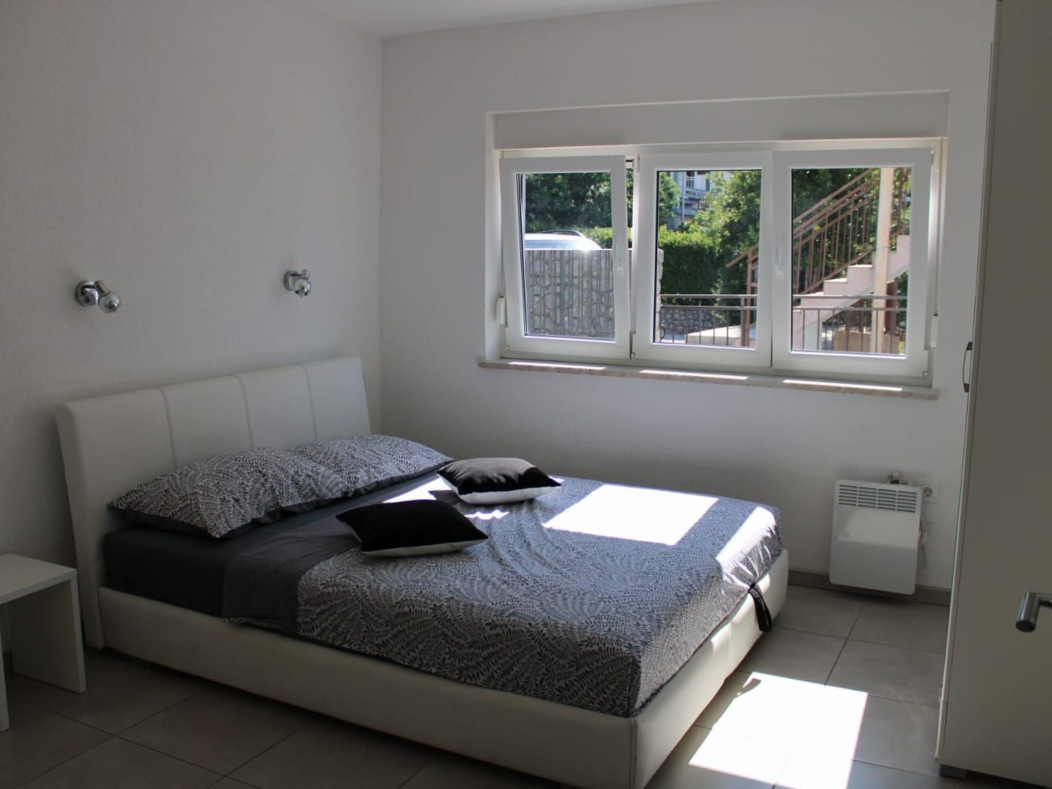 Appartement mit Terrasse, Meerblick, Jacuzzi, Außenpool-Binnen