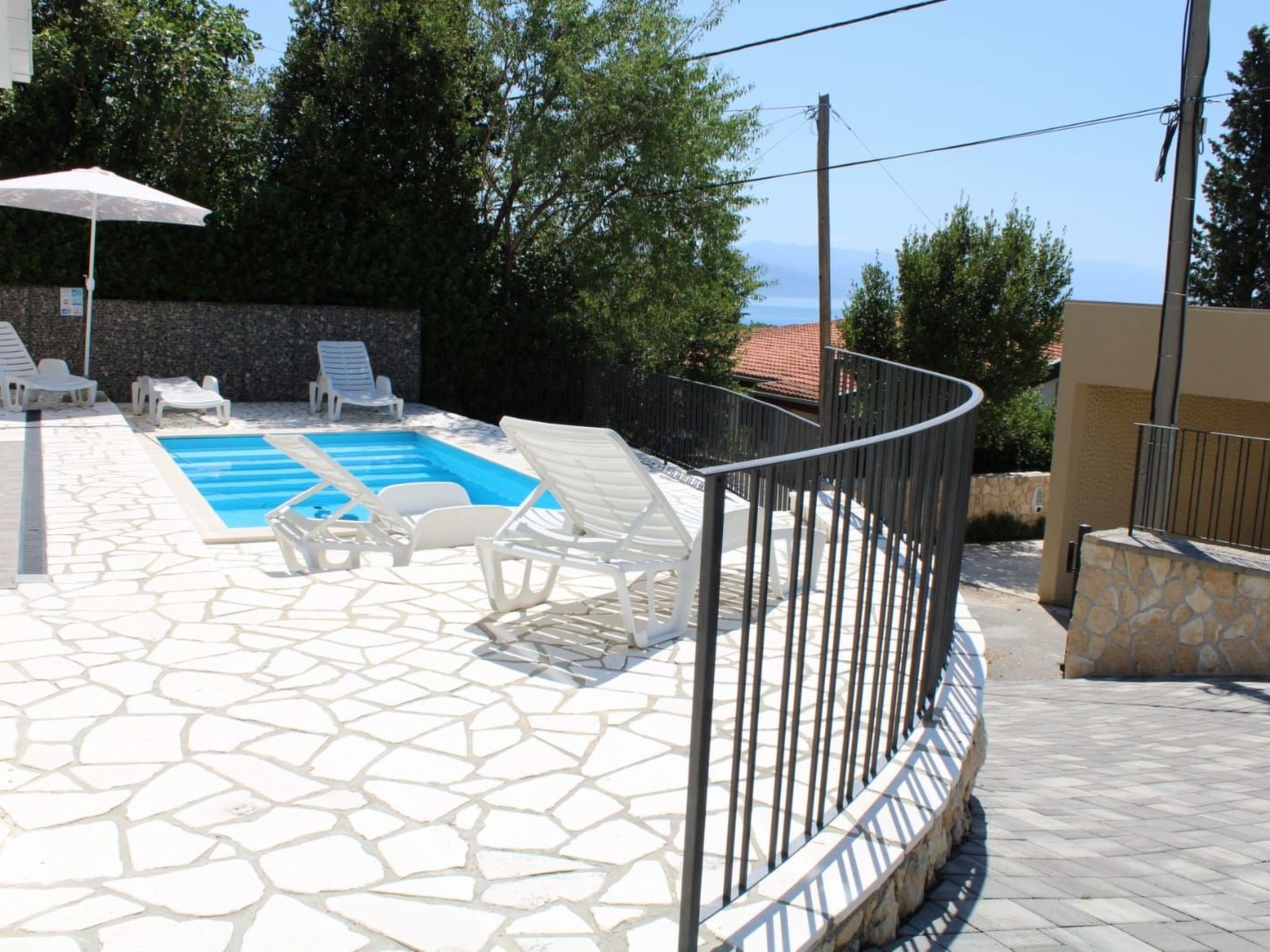 Appartement mit Terrasse, Meerblick, Jacuzzi, Außenpool-Binnen