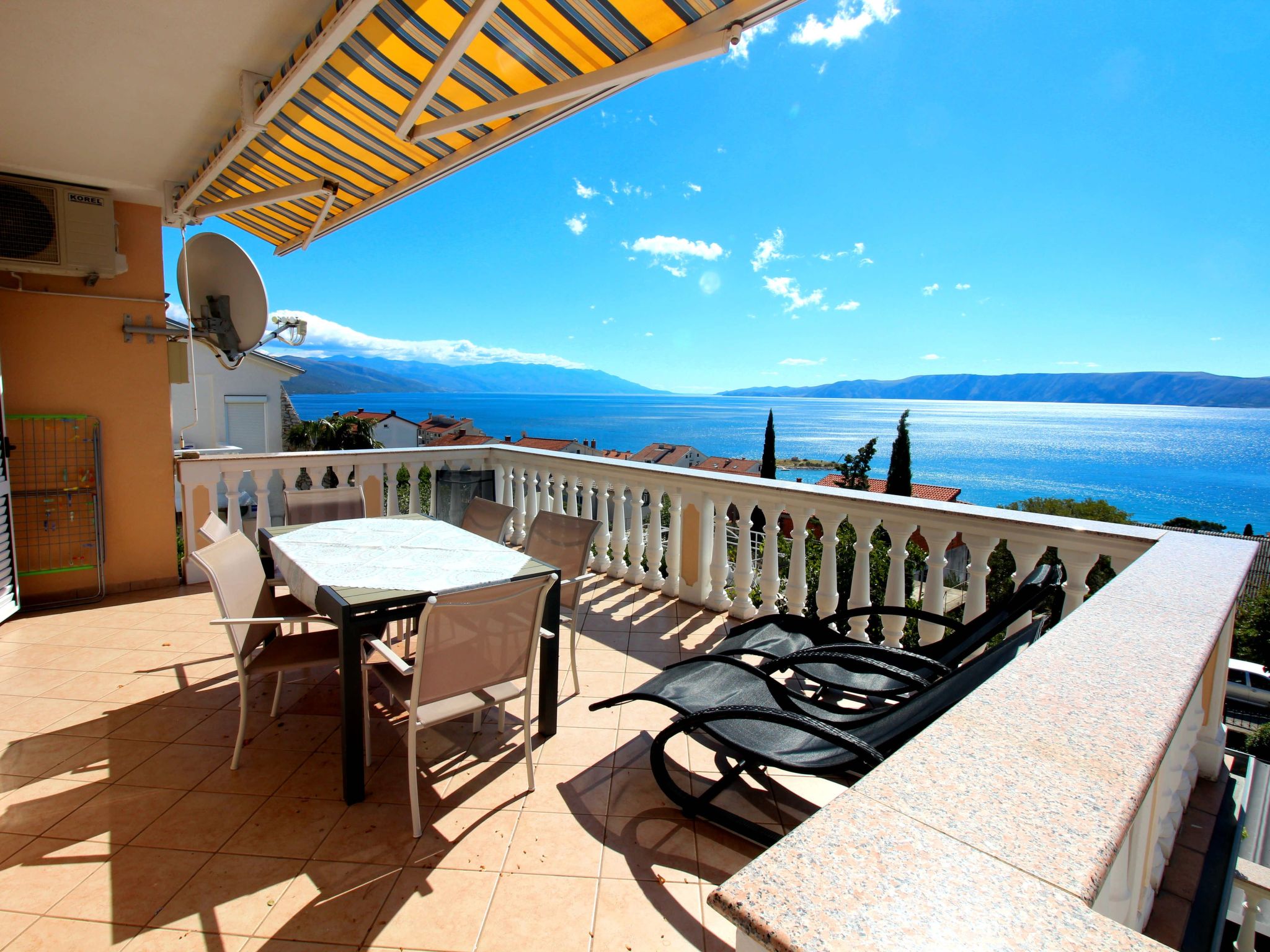 Wohnung in Novi Vinodolski mit Grill, Garten und Terrasse