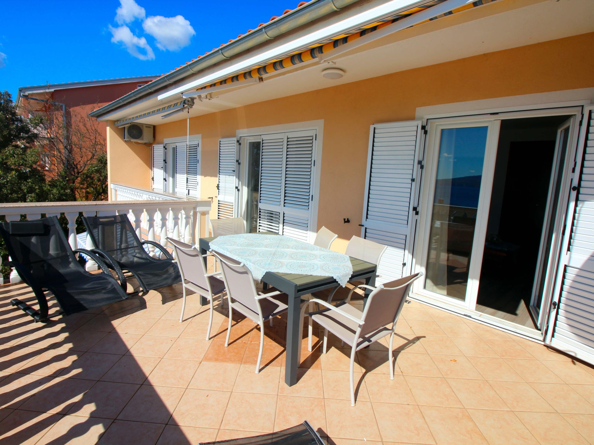 Wohnung in Novi Vinodolski mit Grill, Garten und Terrasse