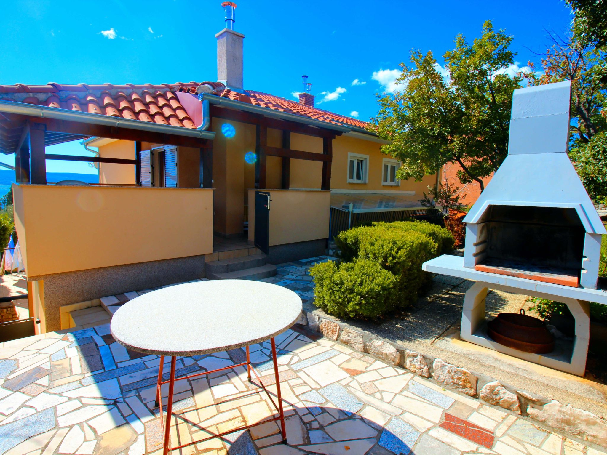 Wohnung in Novi Vinodolski mit Grill, Garten und Terrasse