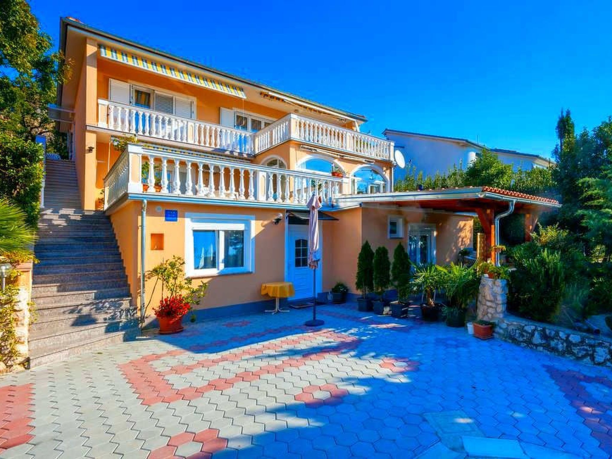 Wohnung in Novi Vinodolski mit Grill, Garten und Terrasse