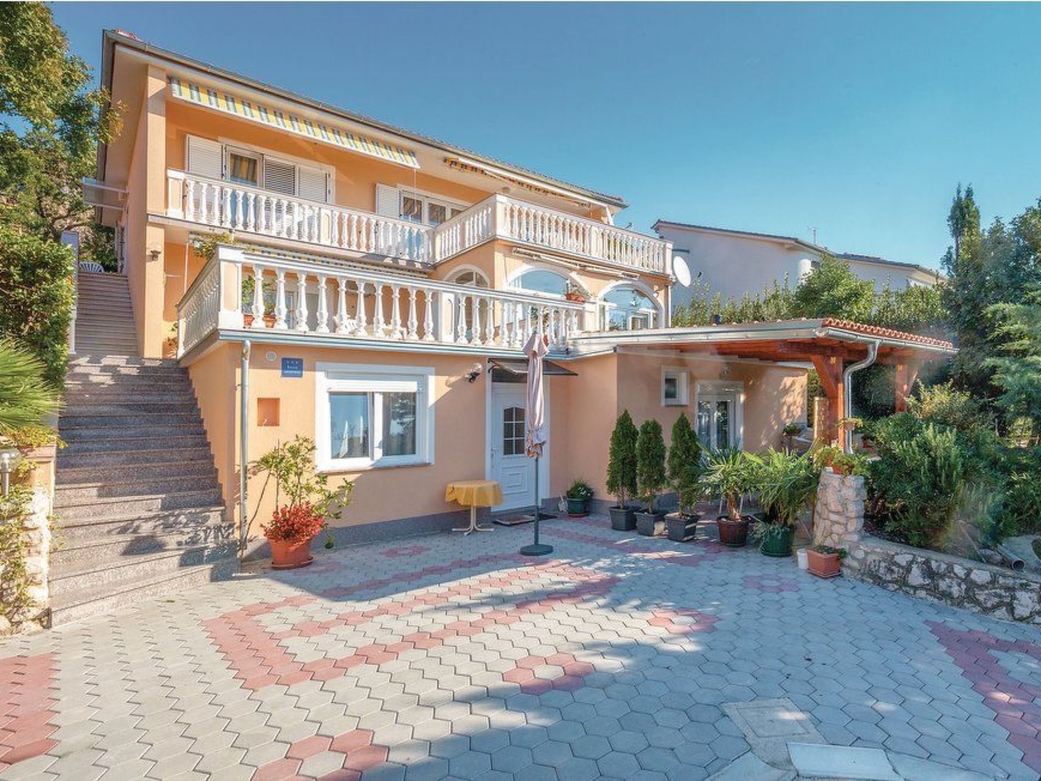 Wohnung in Novi Vinodolski mit Grill, Garten und Terrasse - Image-tags.info